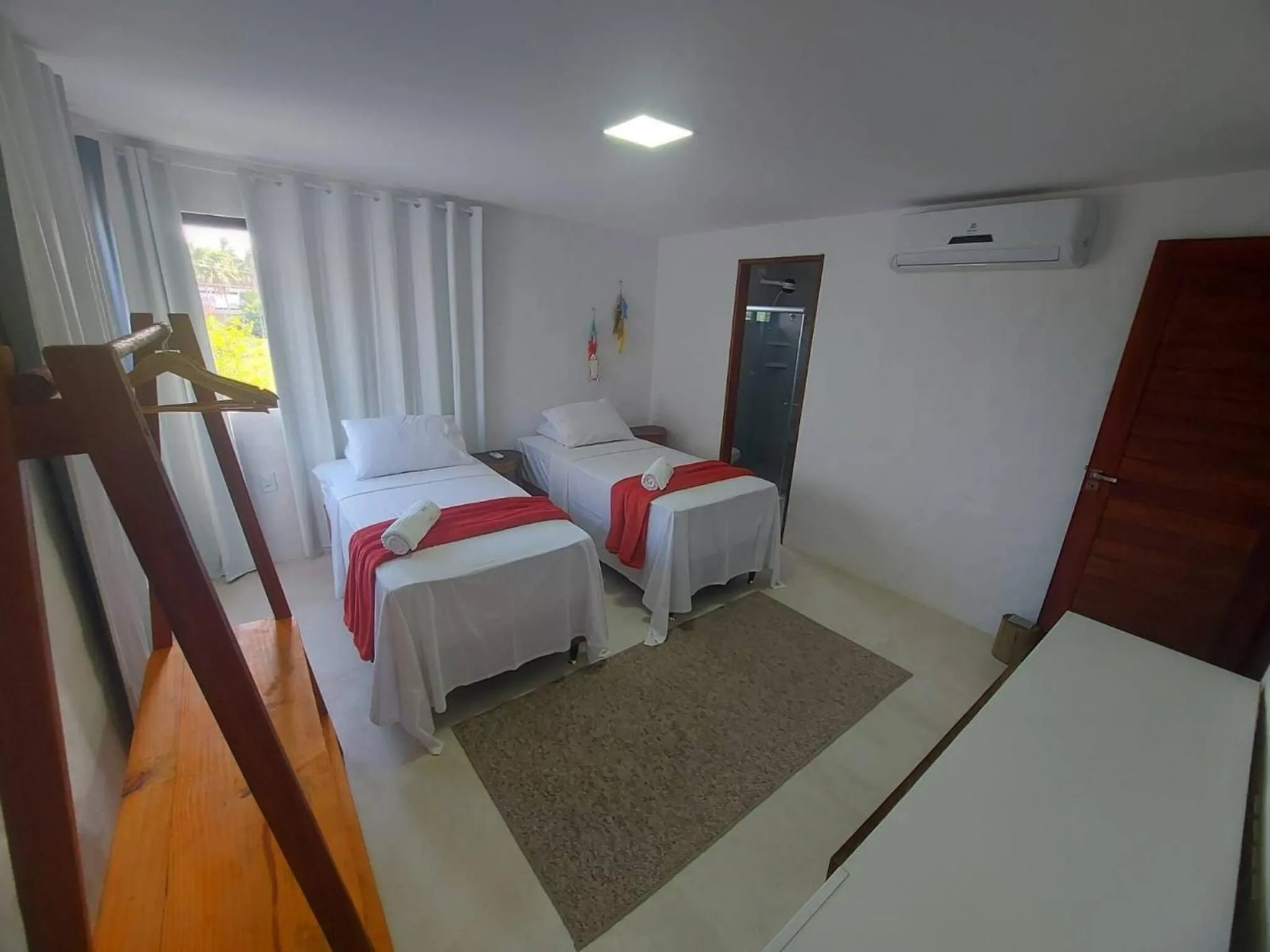 Bathroom, Bed in Casa Milagres 03 suítes - a 300m da Praia