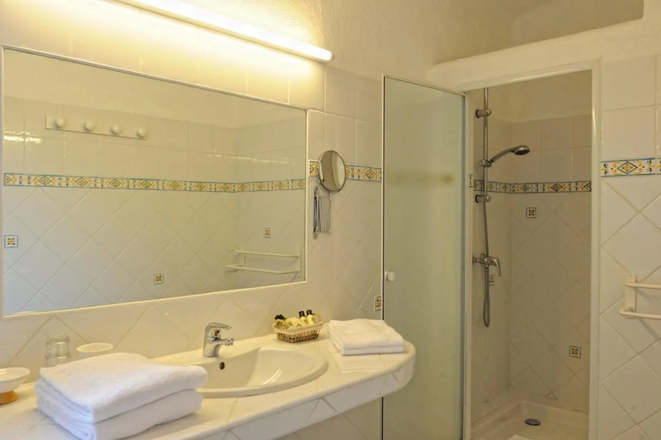 Shower in Hôtel Palombaggia