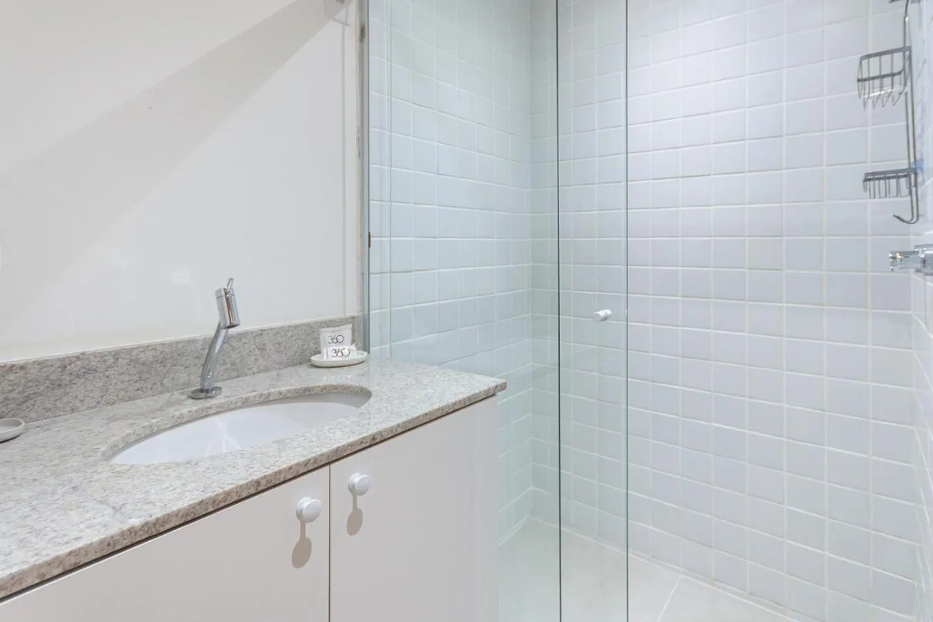 Bathroom in 360 Rio Santos Dumont