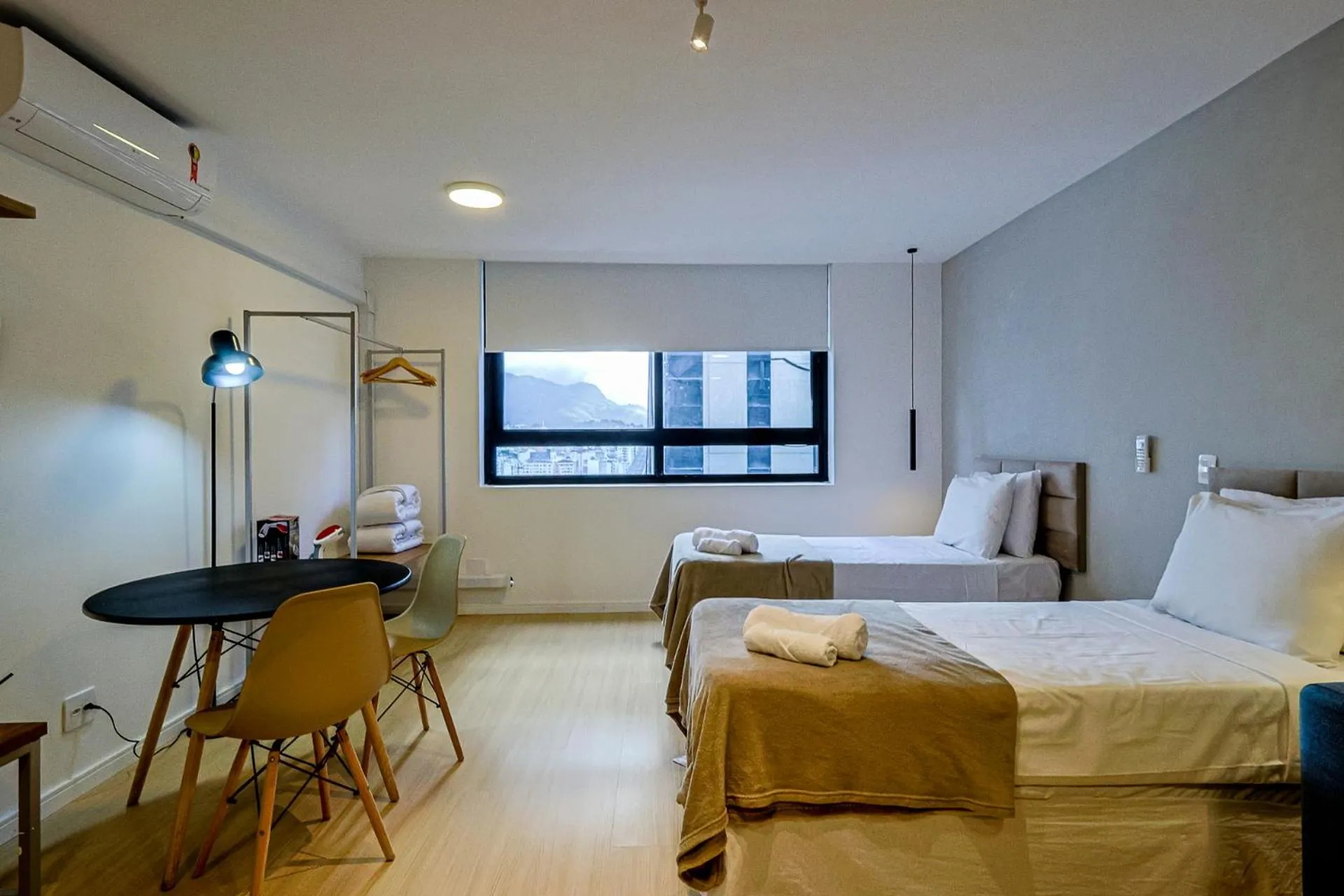 Photo of the whole room, Bed in 360 Rio Santos Dumont