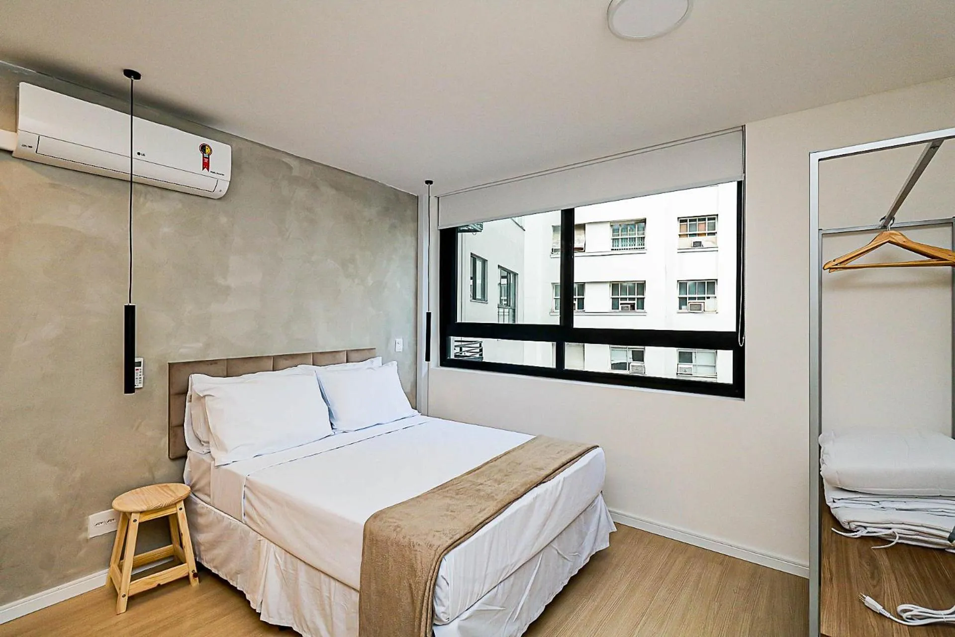 Photo of the whole room, Bed in 360 Rio Santos Dumont