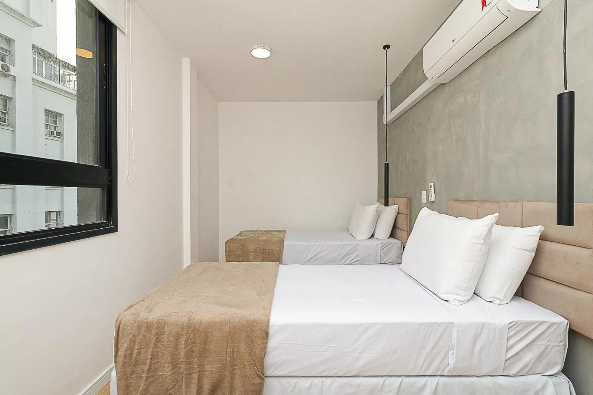 Photo of the whole room, Bed in 360 Rio Santos Dumont