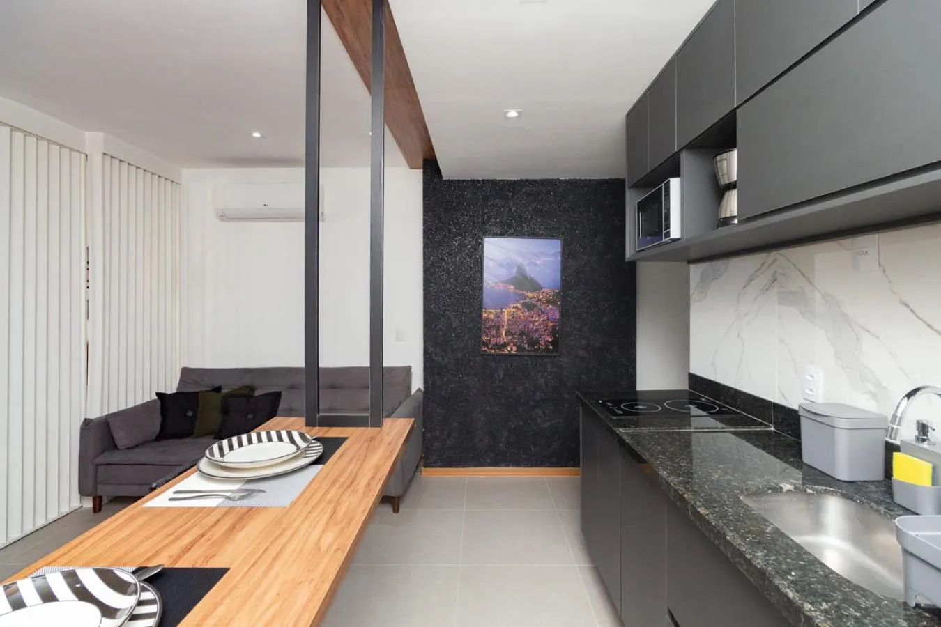 Kitchen or kitchenette in 360 Rio Santos Dumont