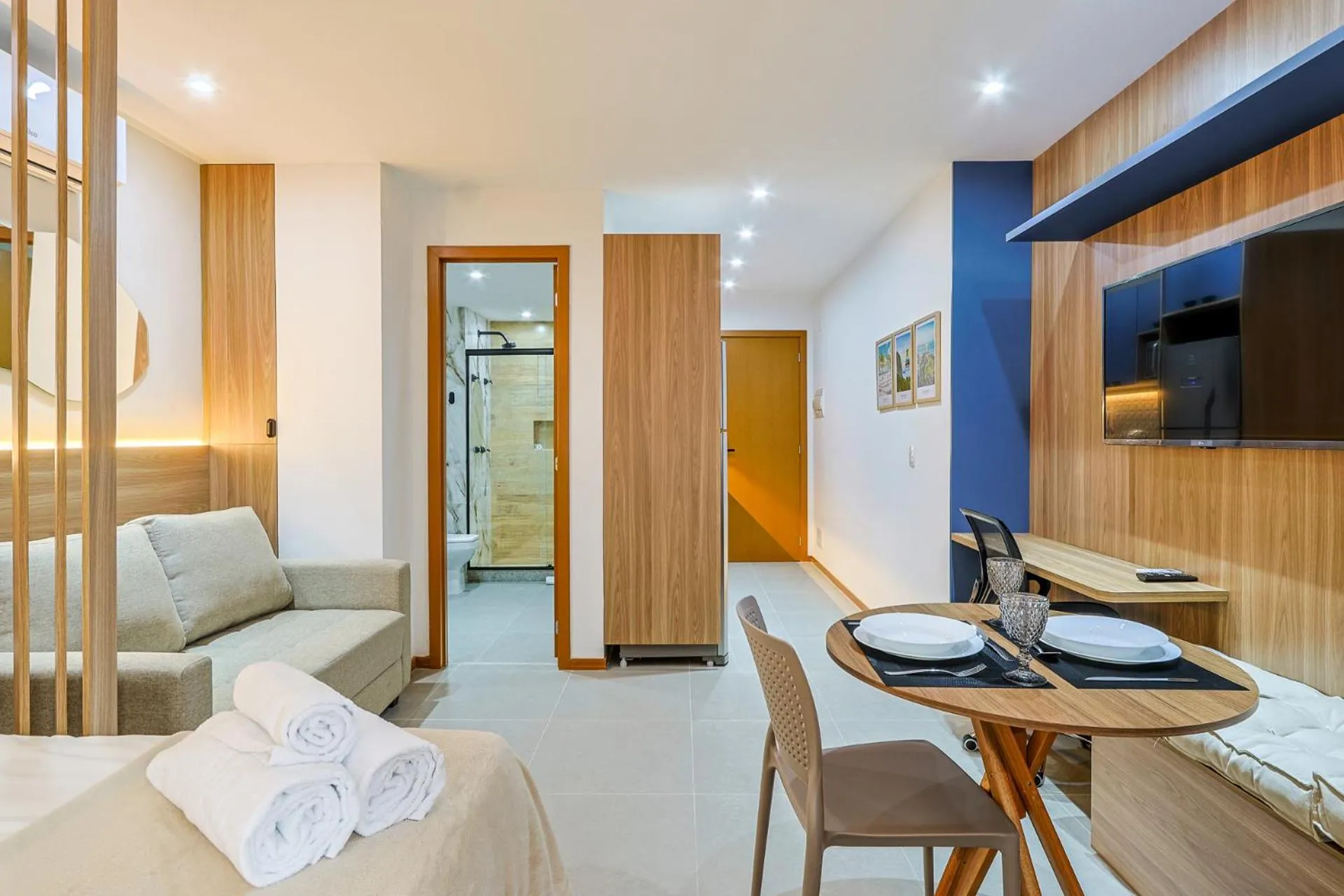 Dining area, Bed in 360 Rio Santos Dumont