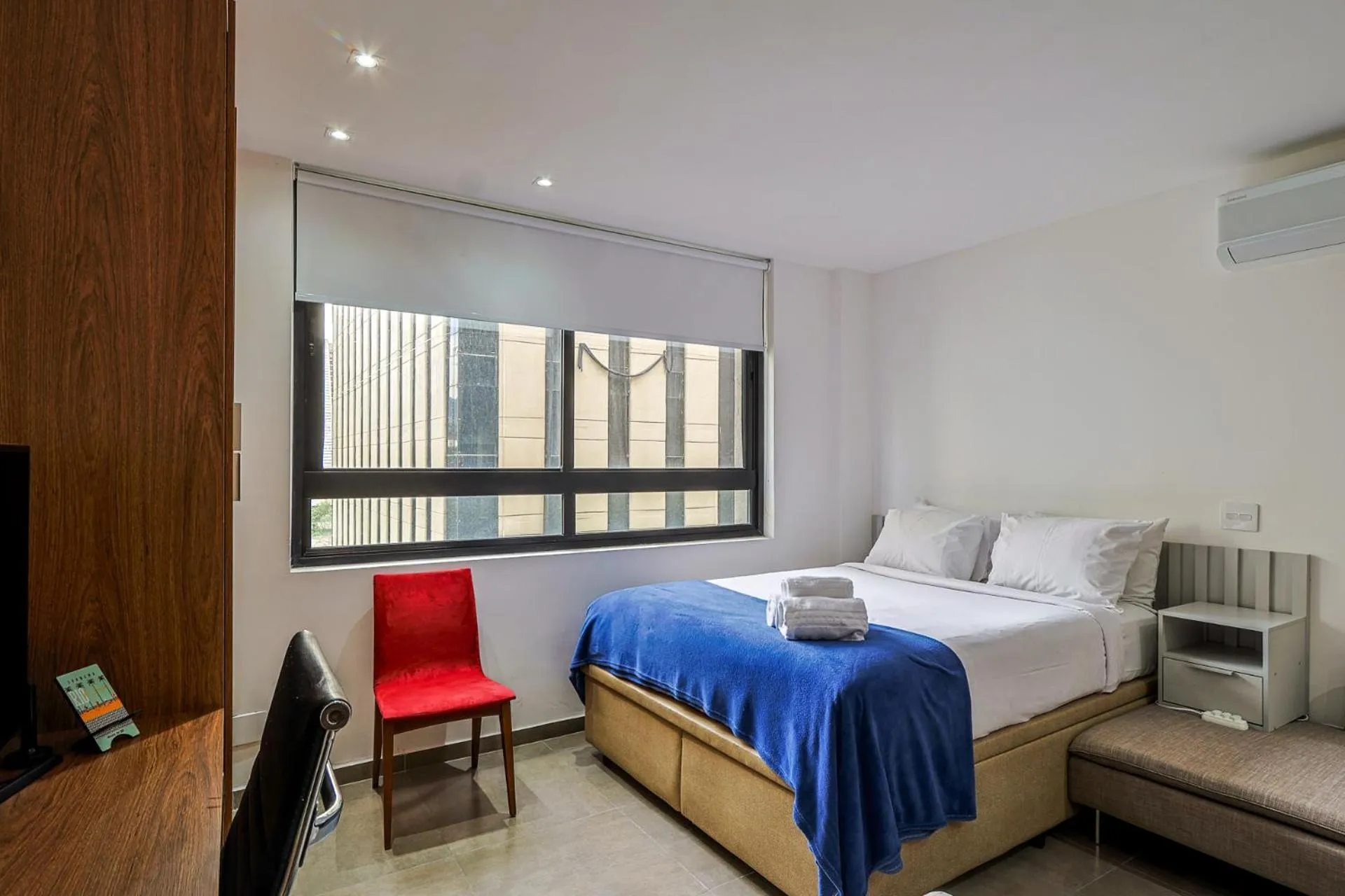 Photo of the whole room, Bed in 360 Rio Santos Dumont