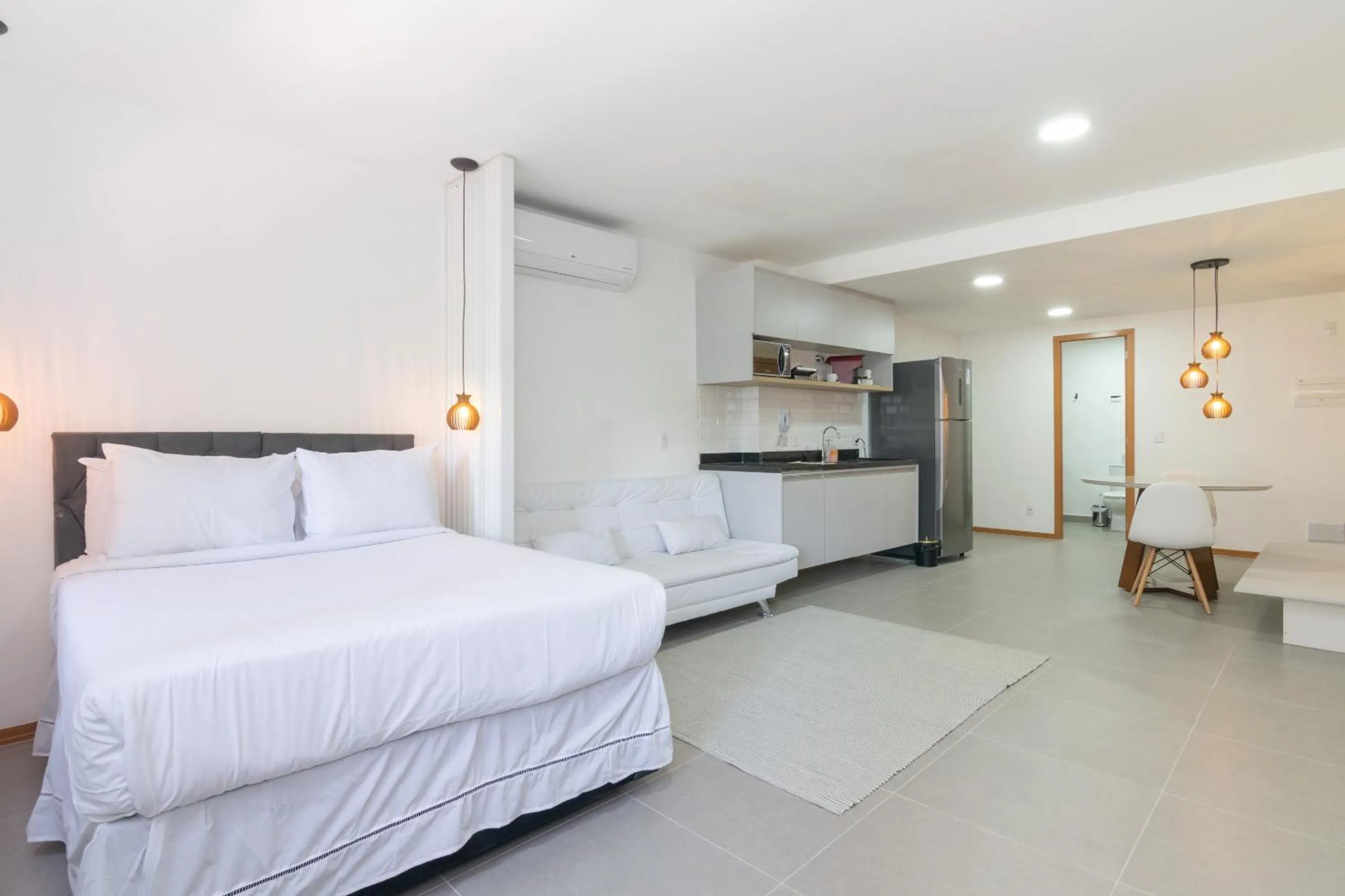 Photo of the whole room, Bed in 360 Rio Santos Dumont