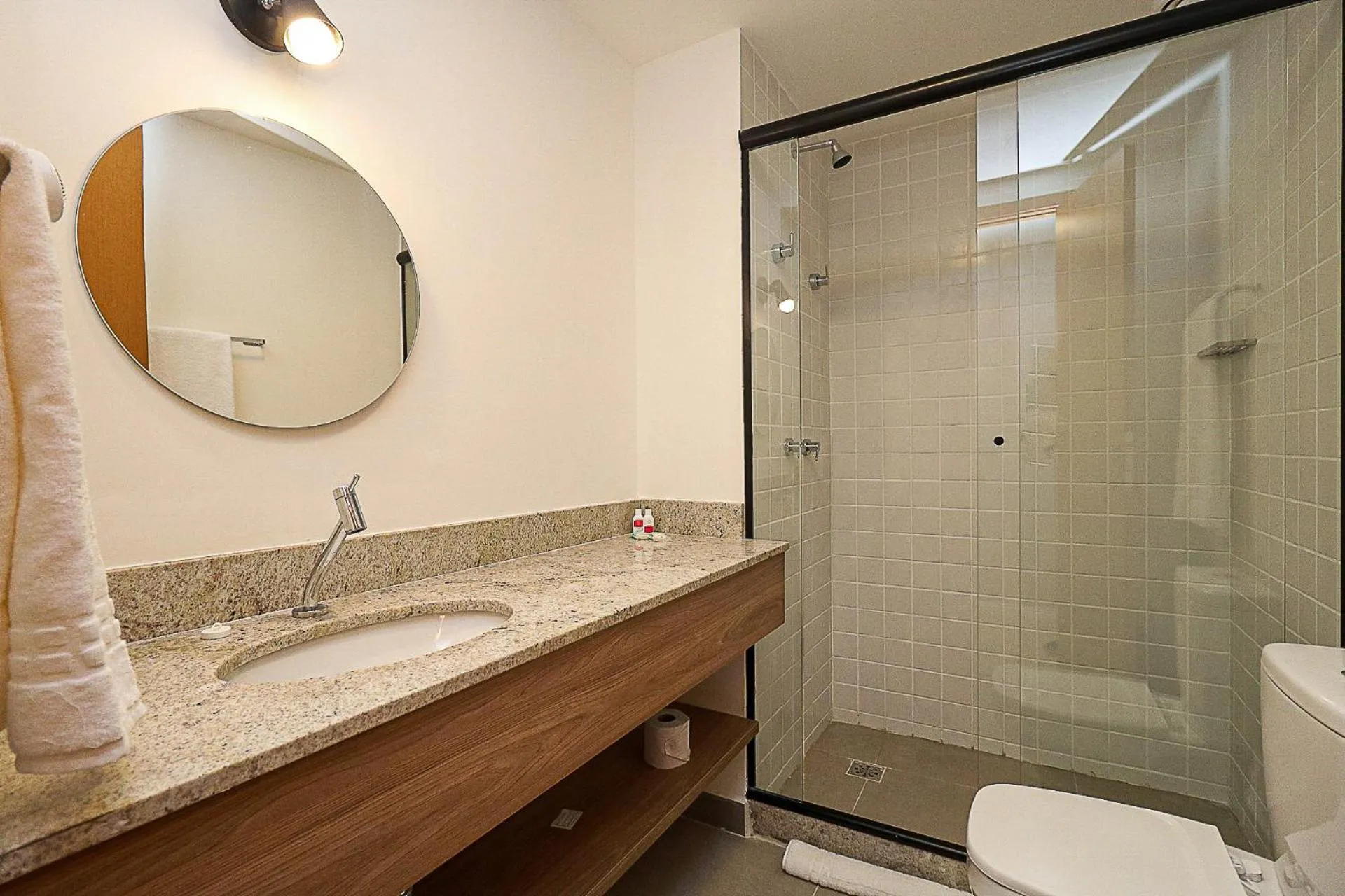 Toilet in 360 Rio Santos Dumont