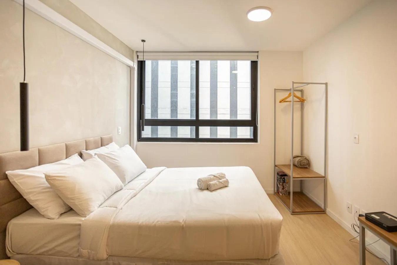 Photo of the whole room, Bed in 360 Rio Santos Dumont