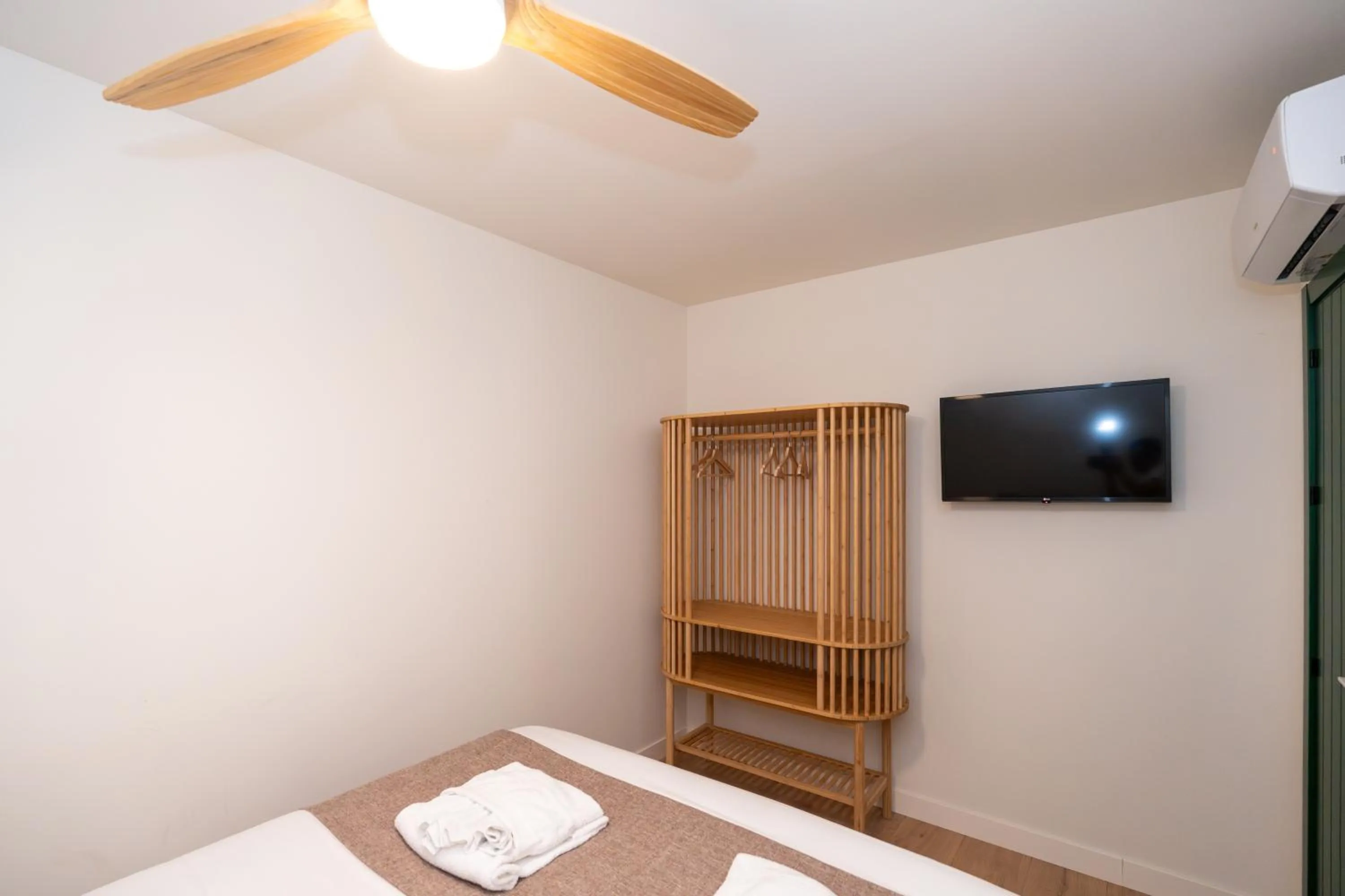 TV and multimedia, Bed in Paradisun Villajoyosa - Adults Only Recommended