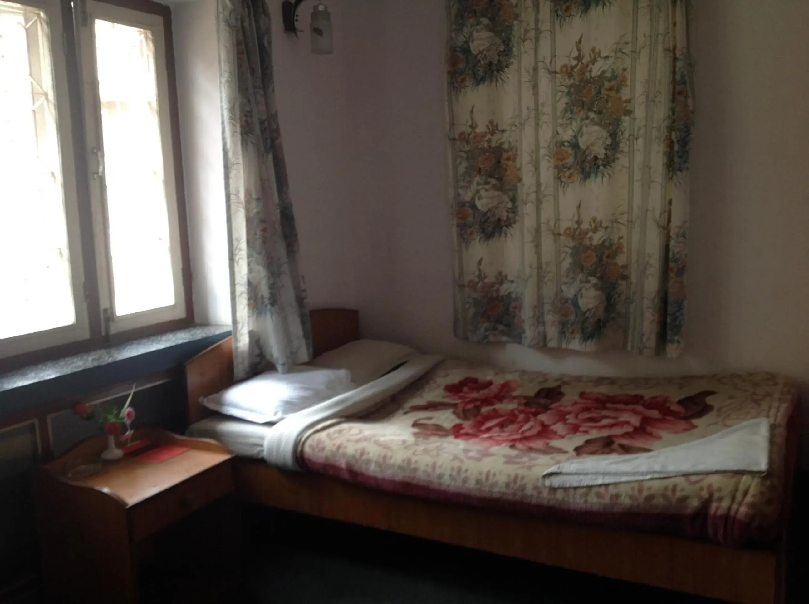 Budget Double or Twin Room with Shared Bathroom in Hotel Down Town Budget Double or Twin Room with Shared Bathroom in Hotel Down Town