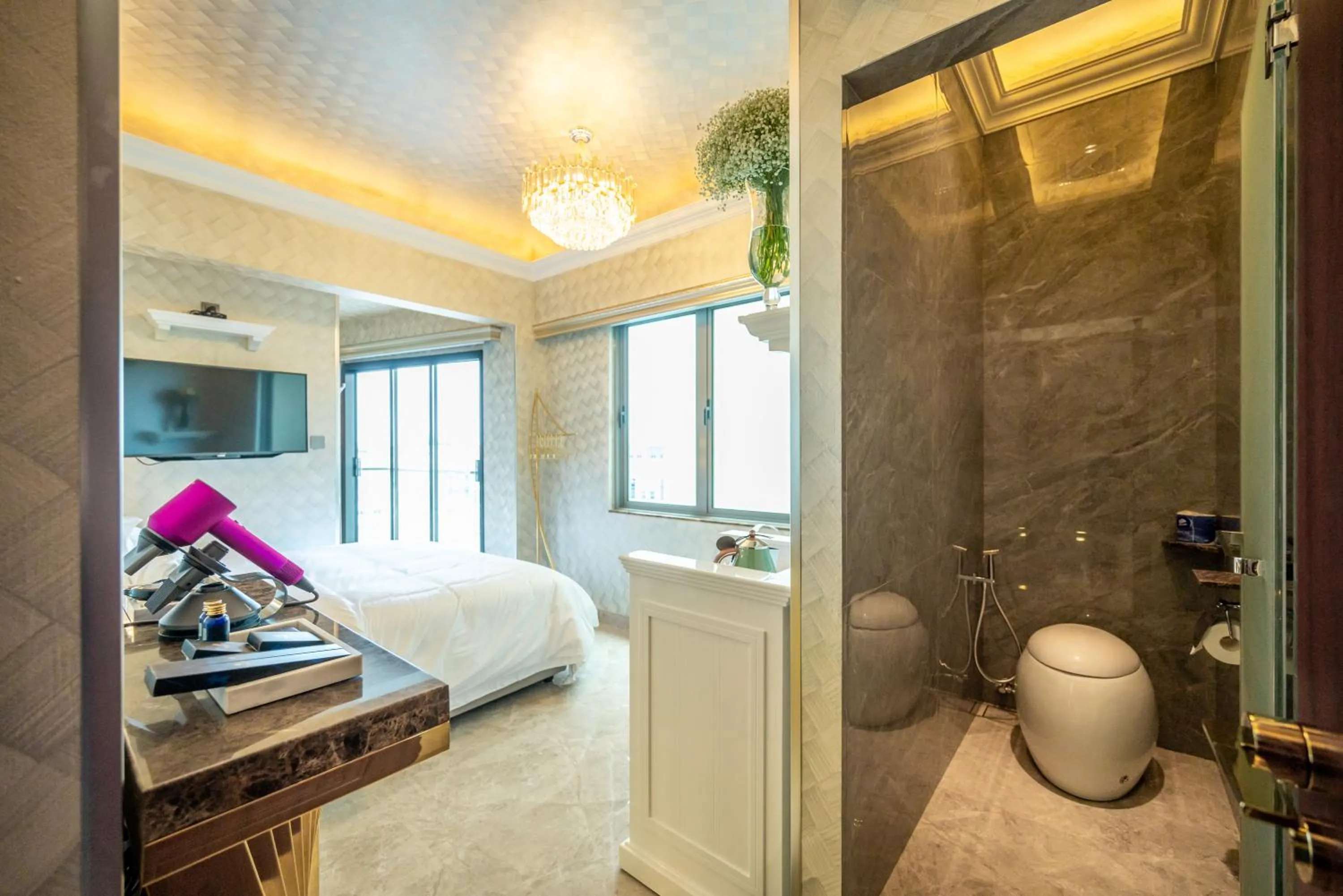 Shower, Bed in Ritz Residence, Imago Mall Loft B