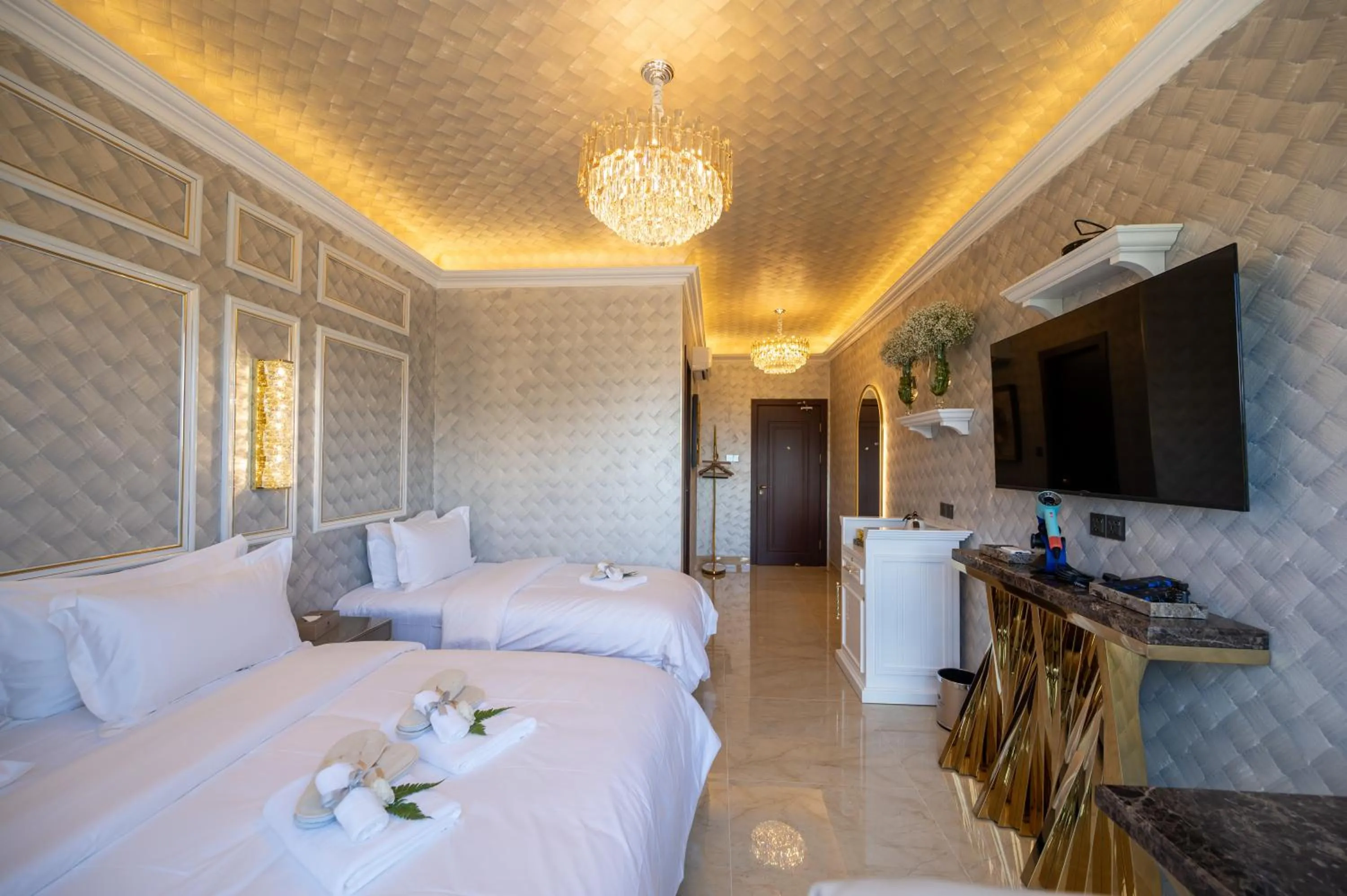 Photo of the whole room, Bed in Ritz Residence, Imago Mall Loft B