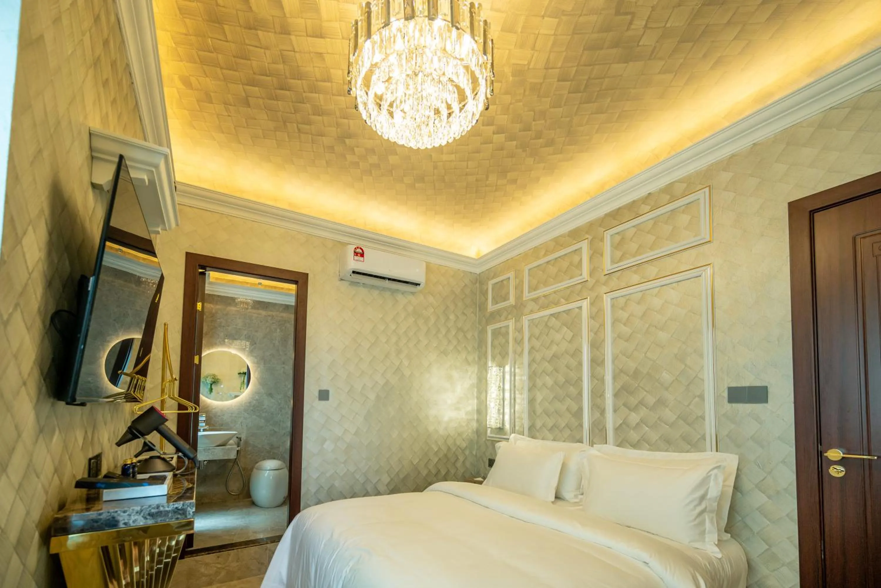 Bedroom, Bed in Ritz Residence, Imago Mall Loft B