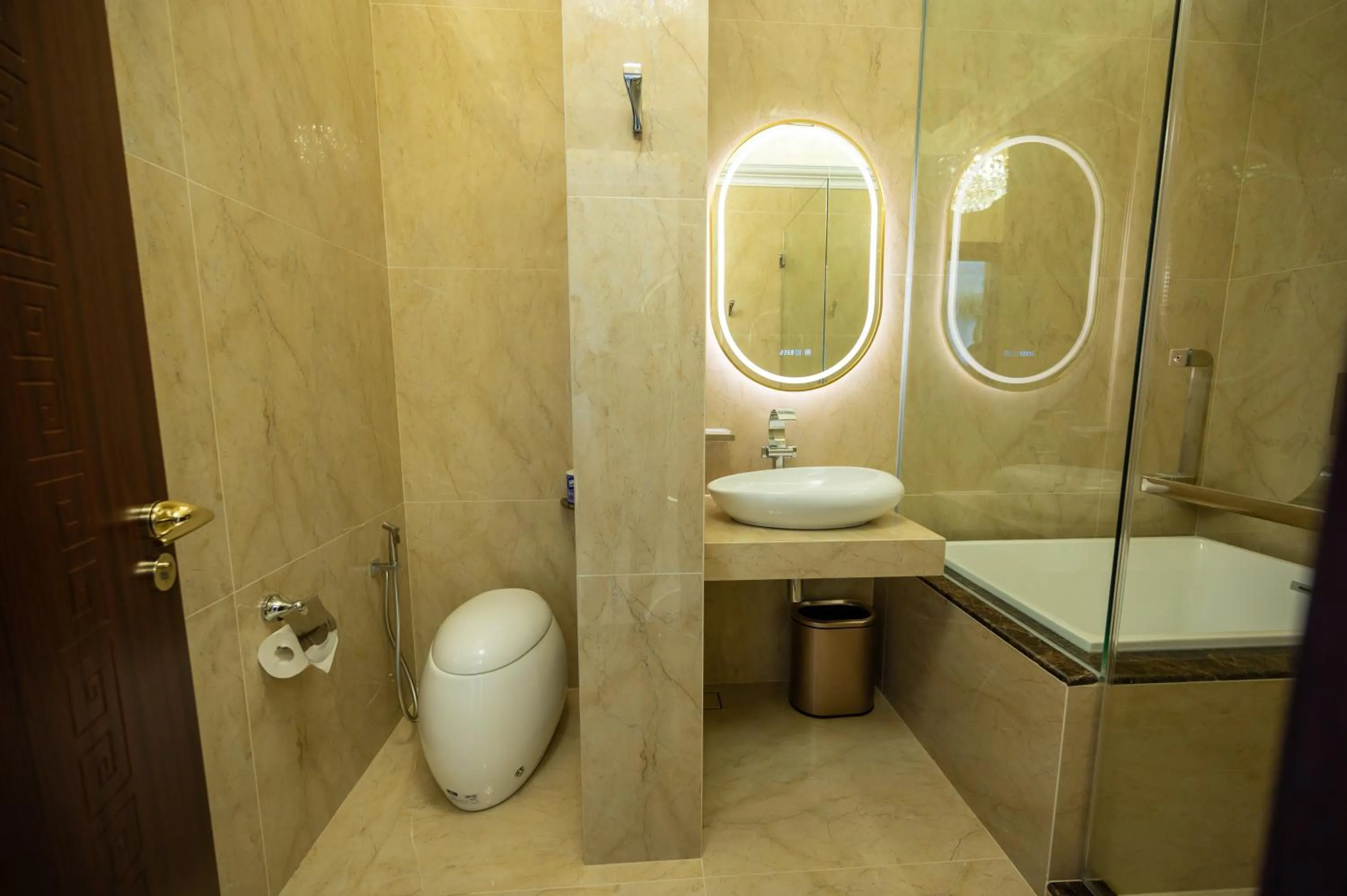 Toilet in Ritz Residence, Imago Mall Loft B