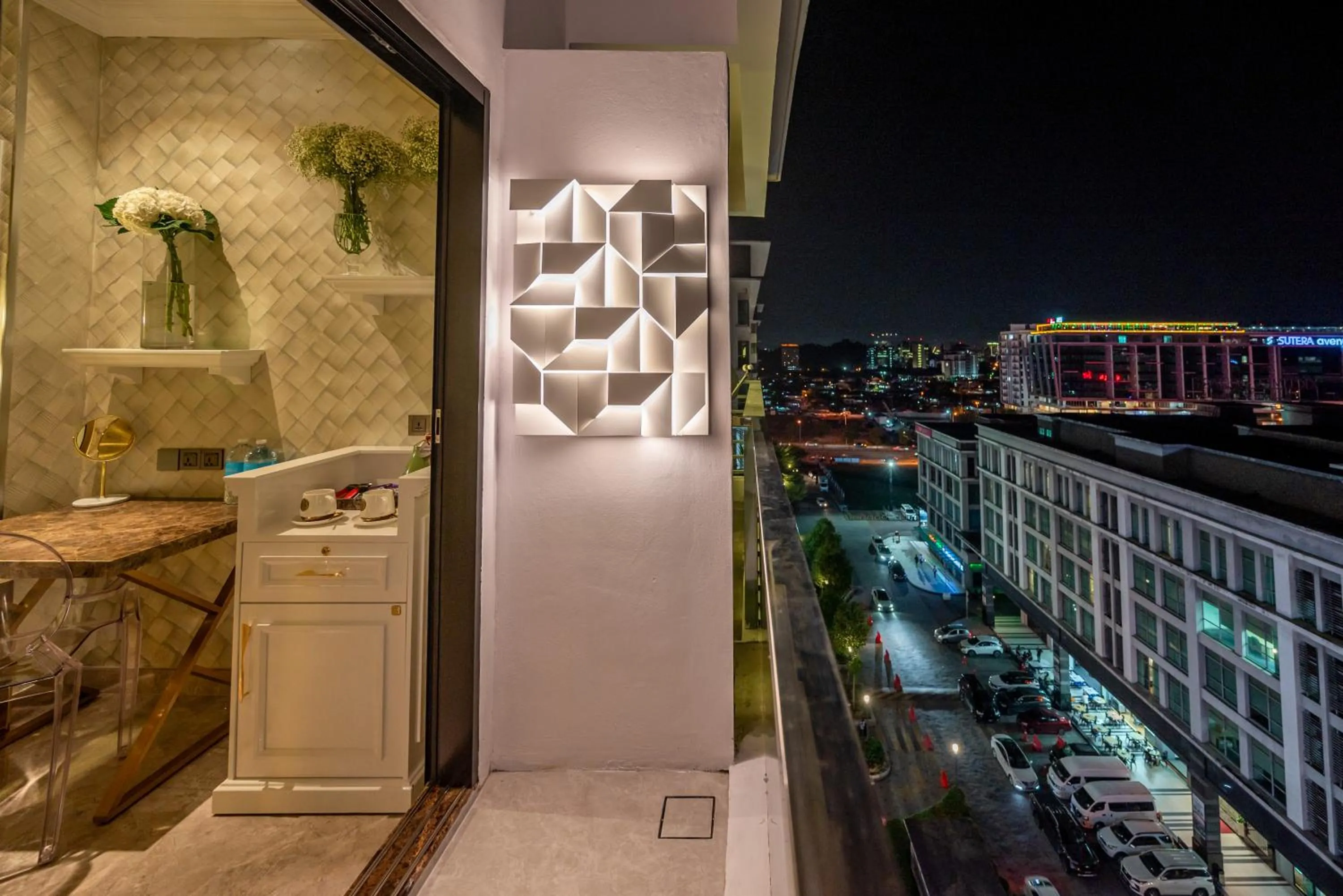 Night in Ritz Residence, Imago Mall Loft B