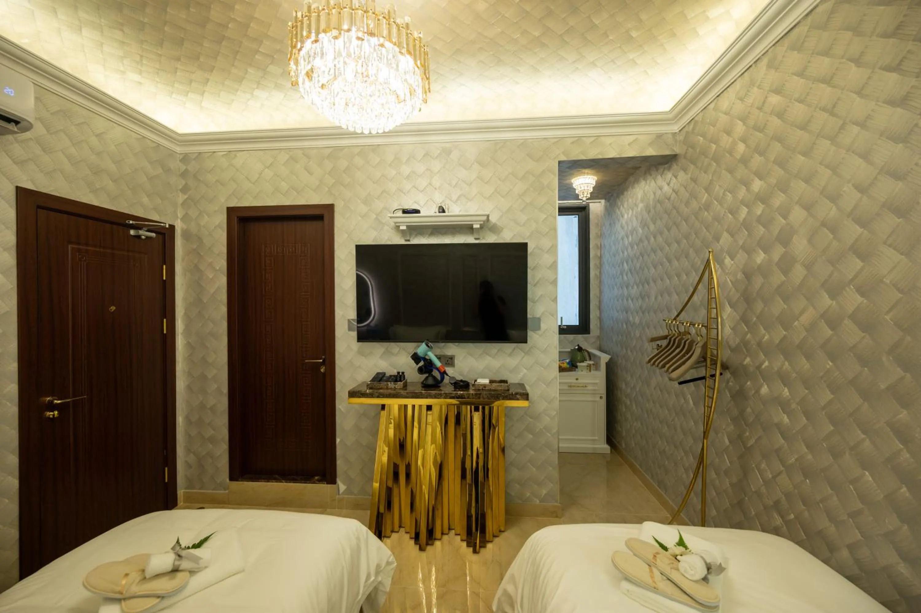 TV and multimedia, Bed in Ritz Residence, Imago Mall Loft B