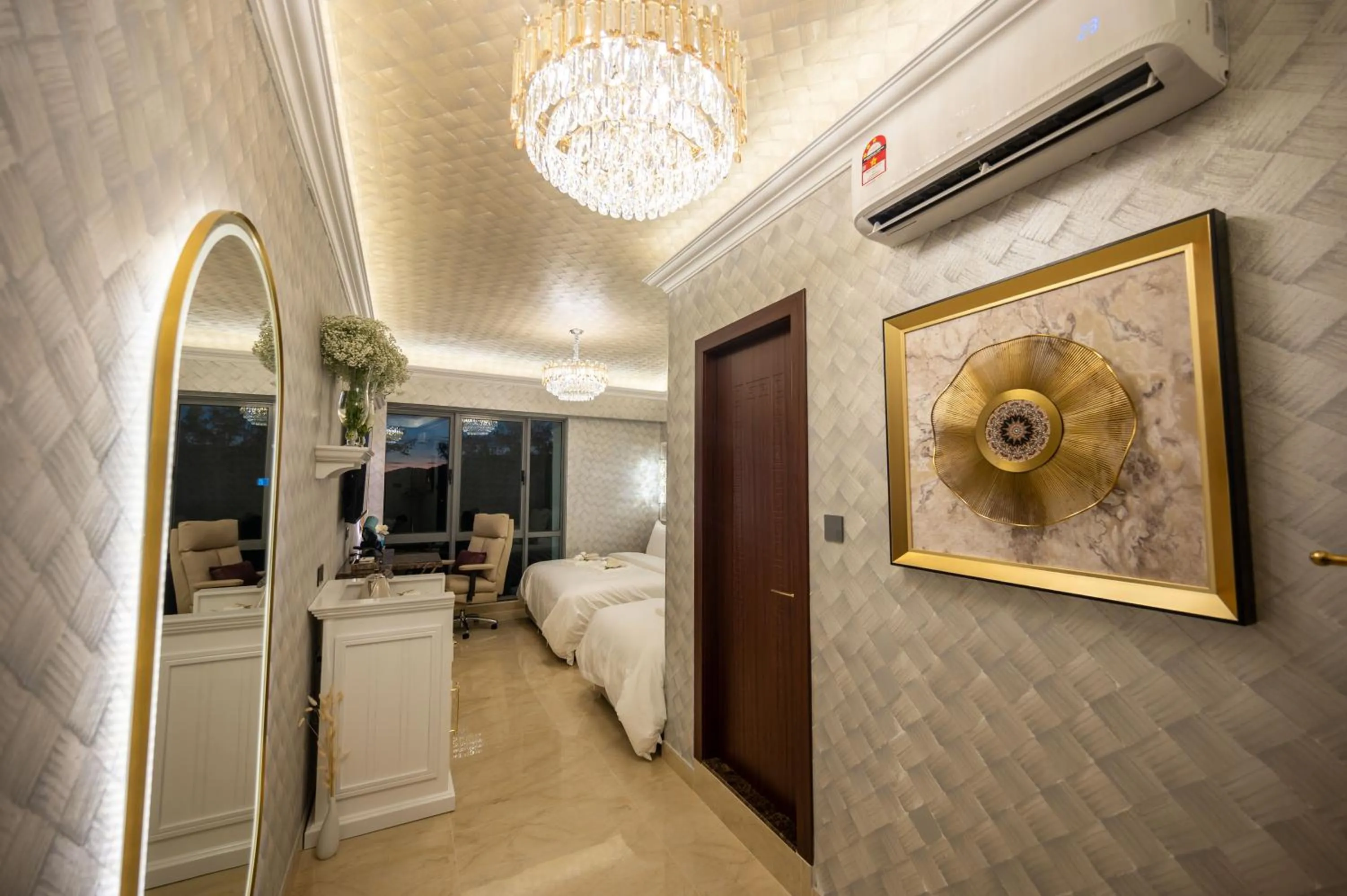 Photo of the whole room, Bed in Ritz Residence, Imago Mall Loft B