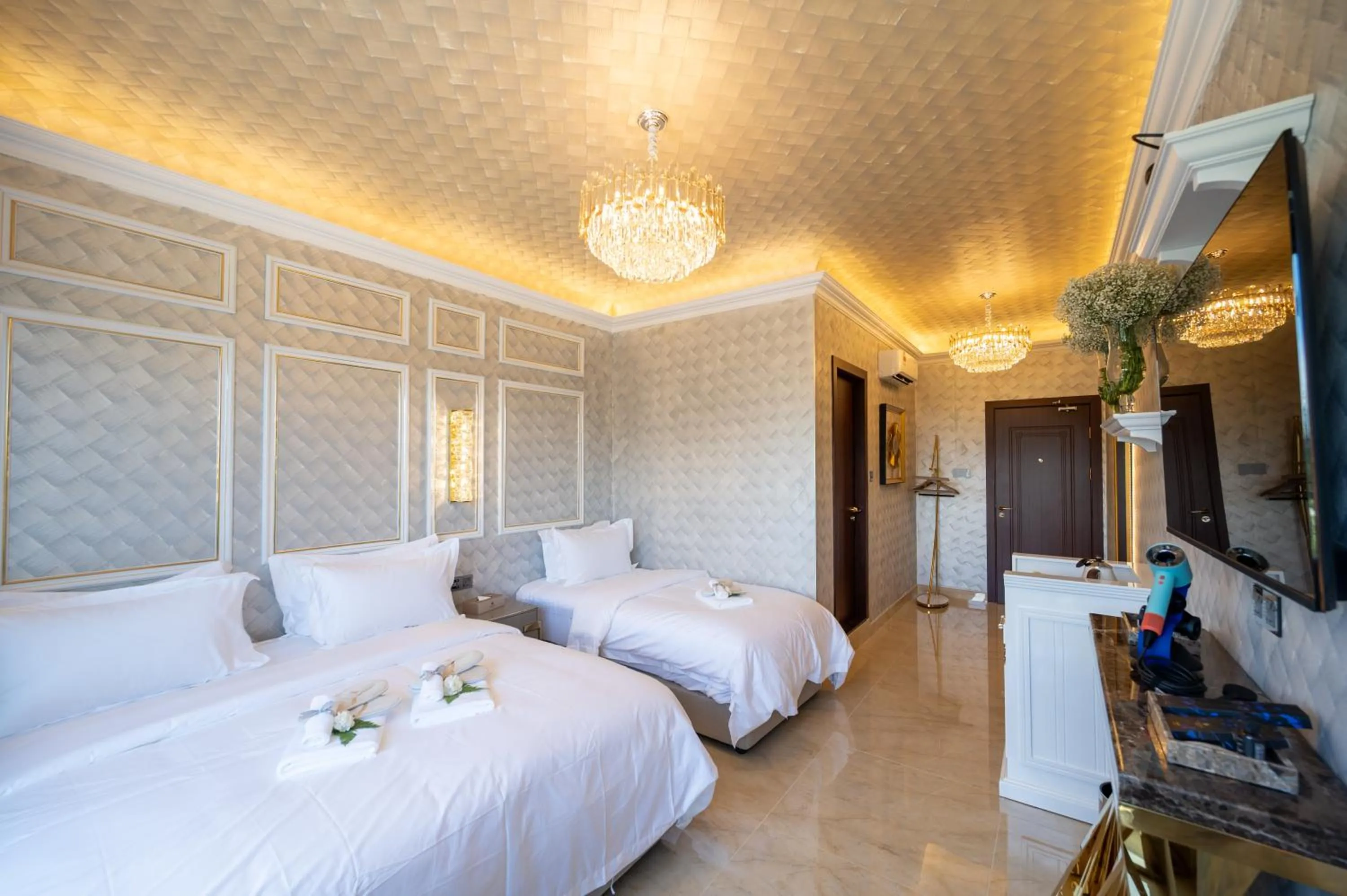 Photo of the whole room, Bed in Ritz Residence, Imago Mall Loft B