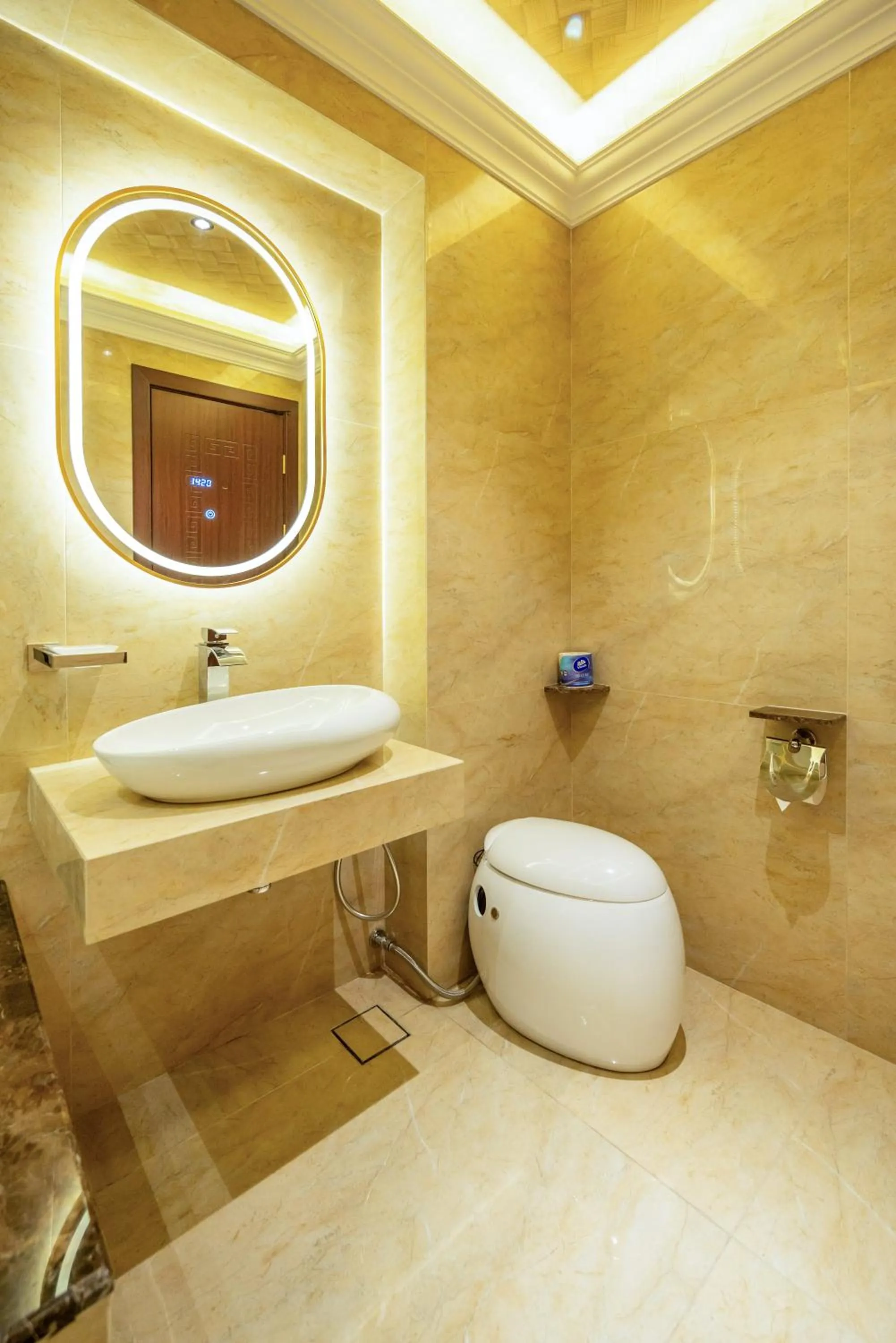 Shower in Ritz Residence, Imago Mall Loft B