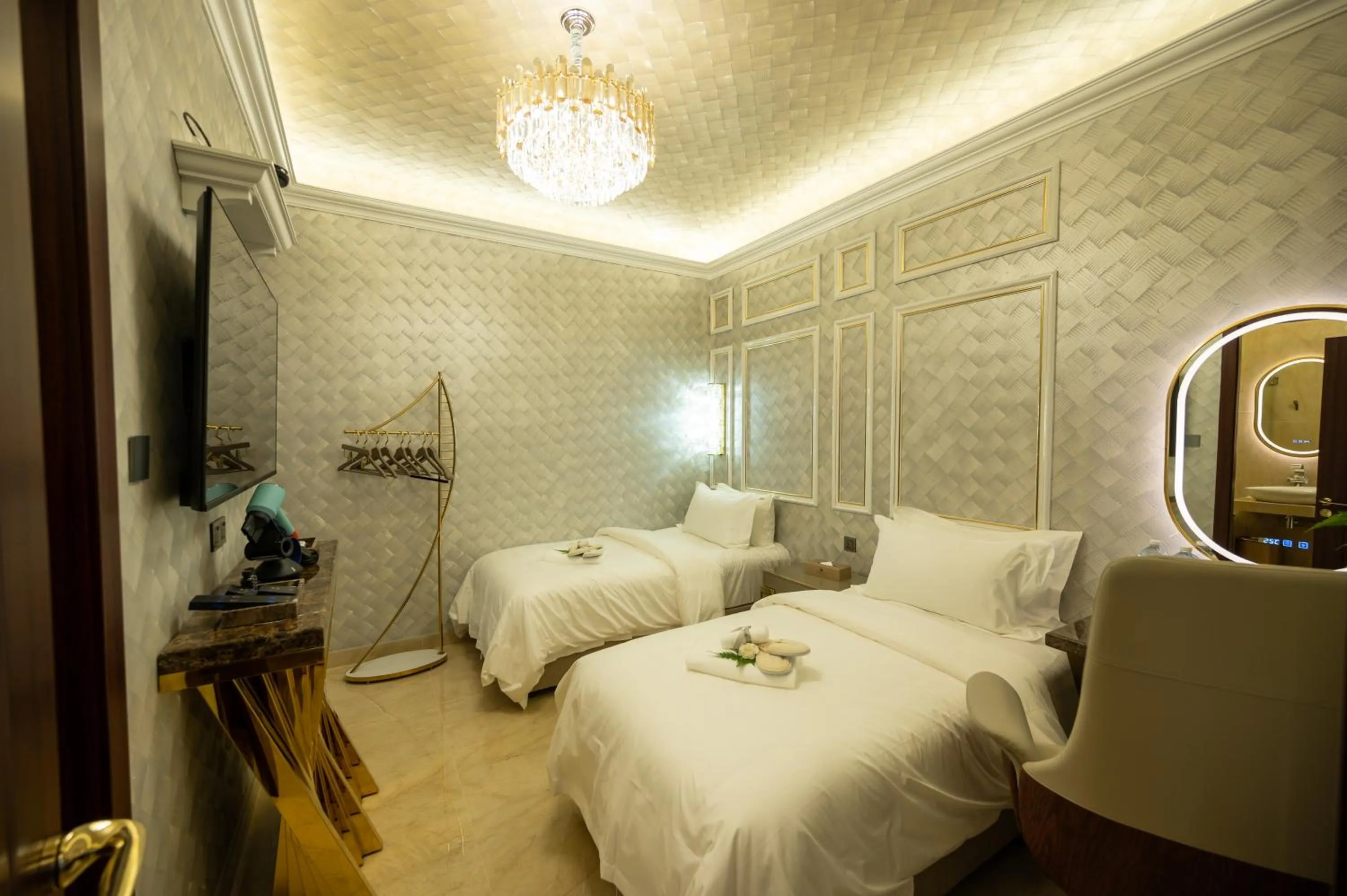 Photo of the whole room, Bed in Ritz Residence, Imago Mall Loft B