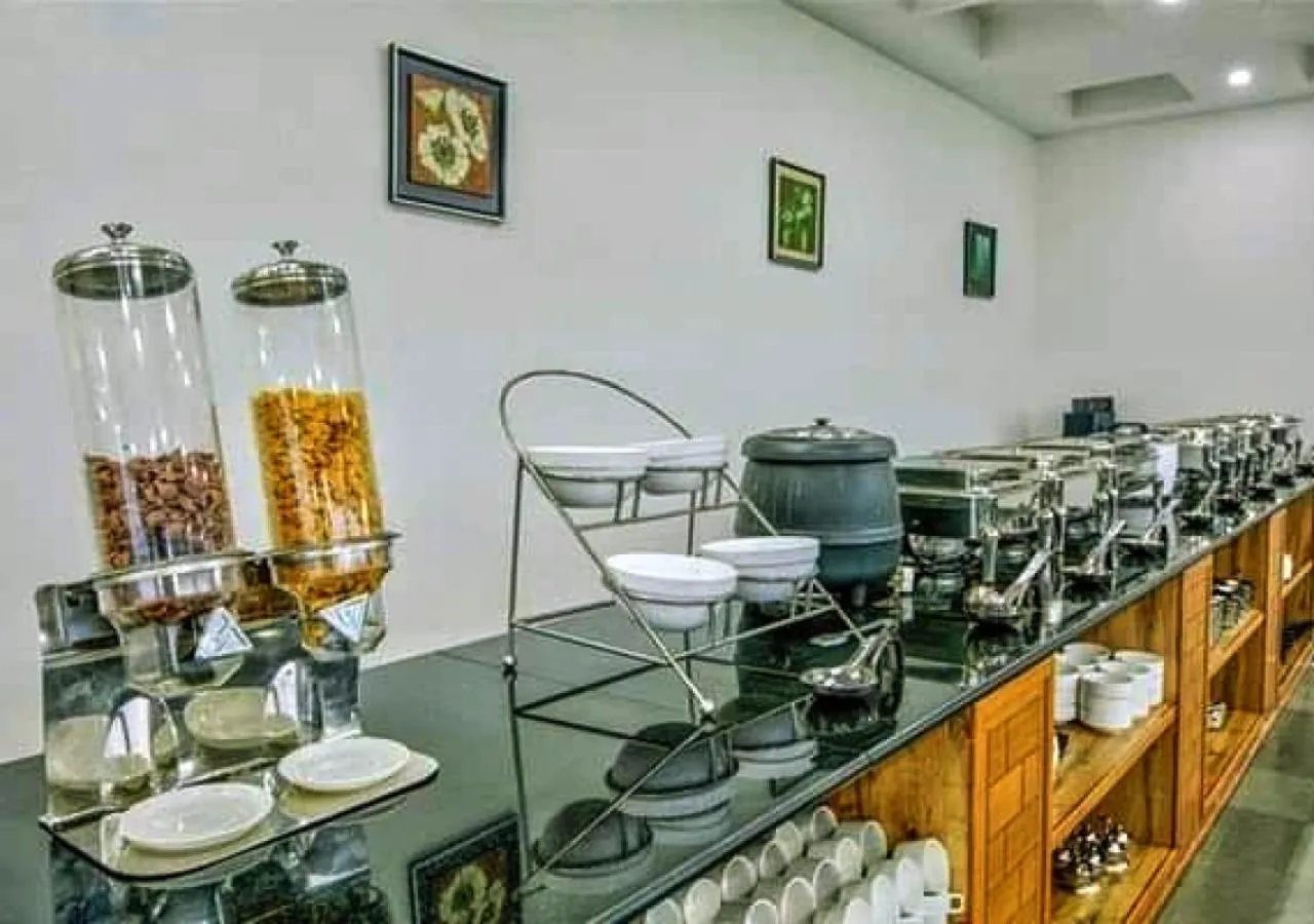 Restaurant/places to eat in The Cloyster Resort and Spa