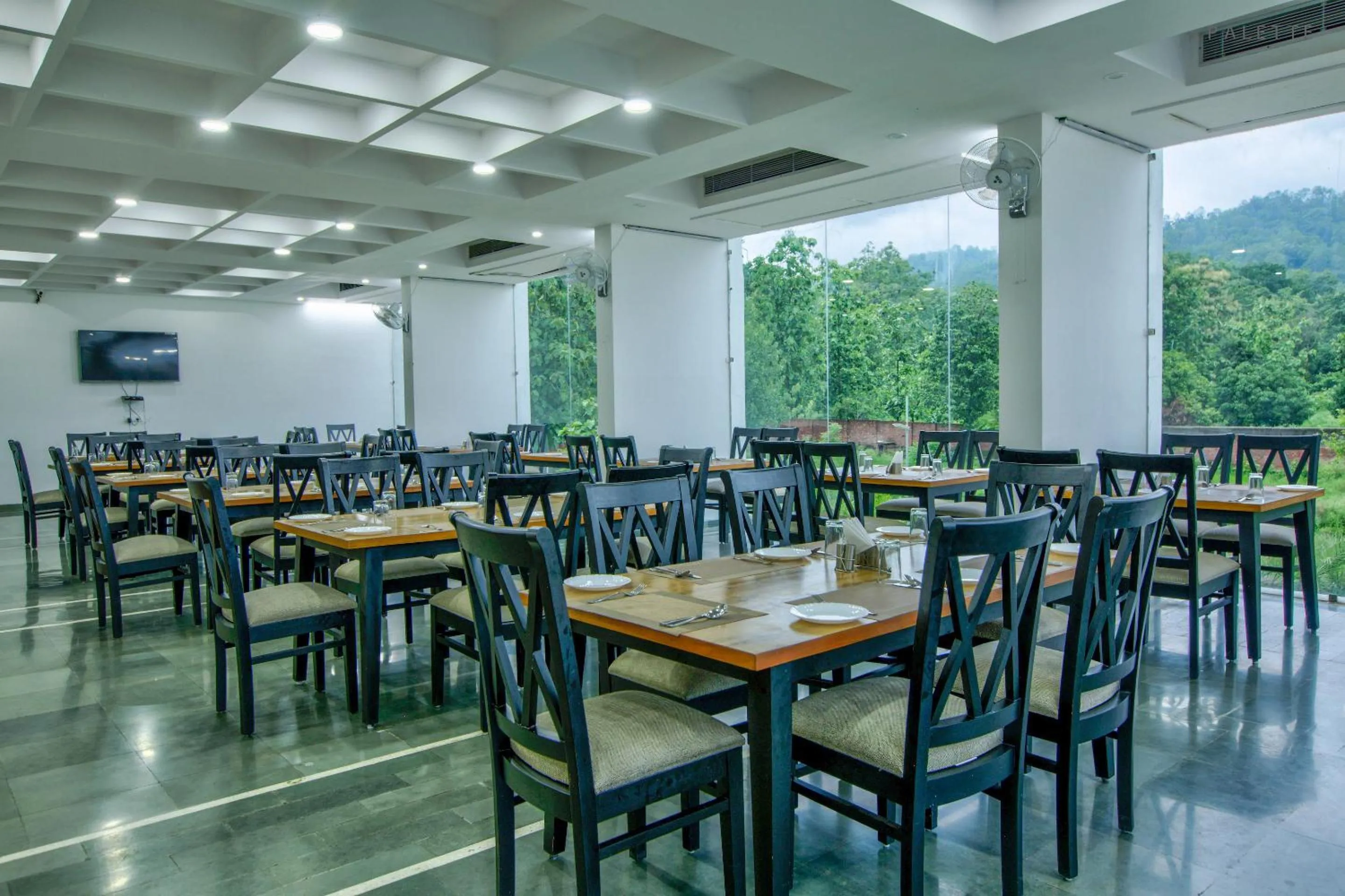 Restaurant/places to eat in The Cloyster Resort and Spa