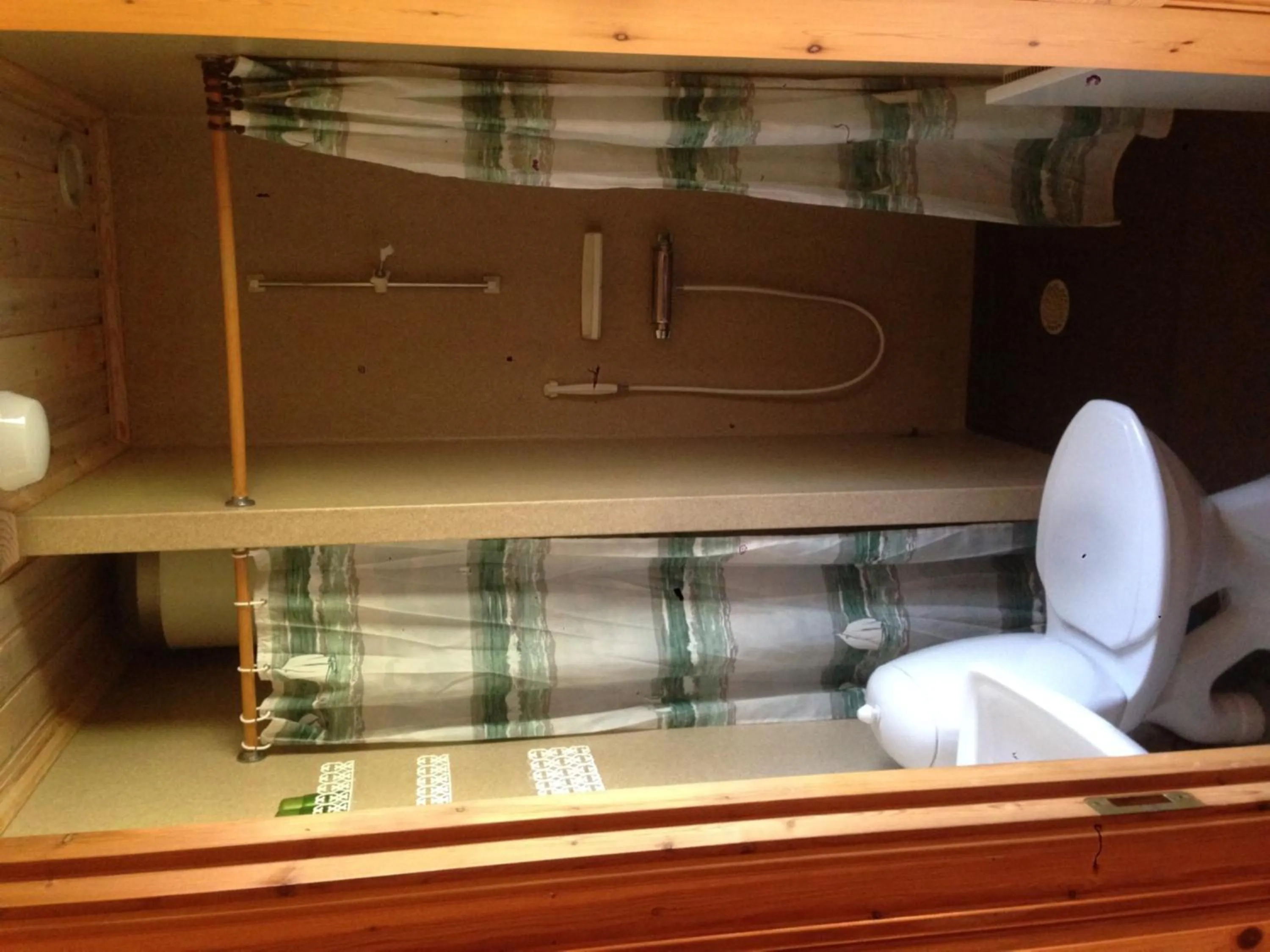 Shower in Hansjö Stugby - Mickolavägen