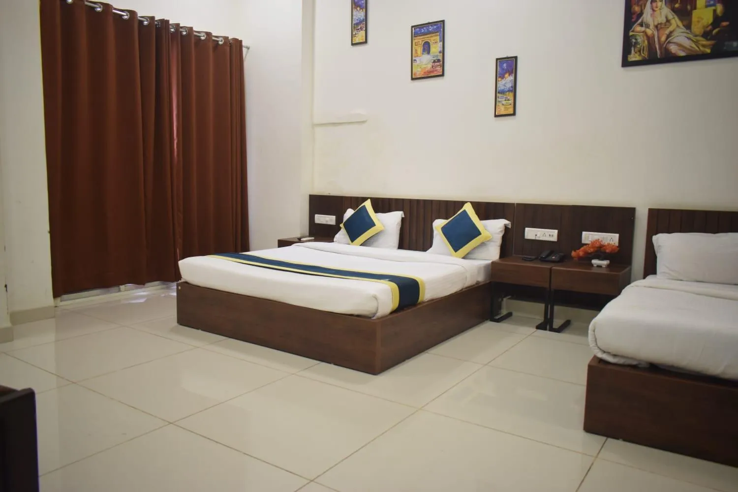 Bed in Hotel Lakshya Sheesh Mahal Indore