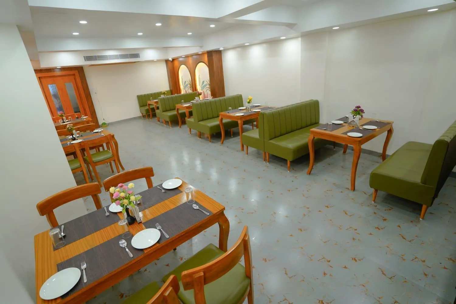 Restaurant/places to eat in Hotel Heera Residency