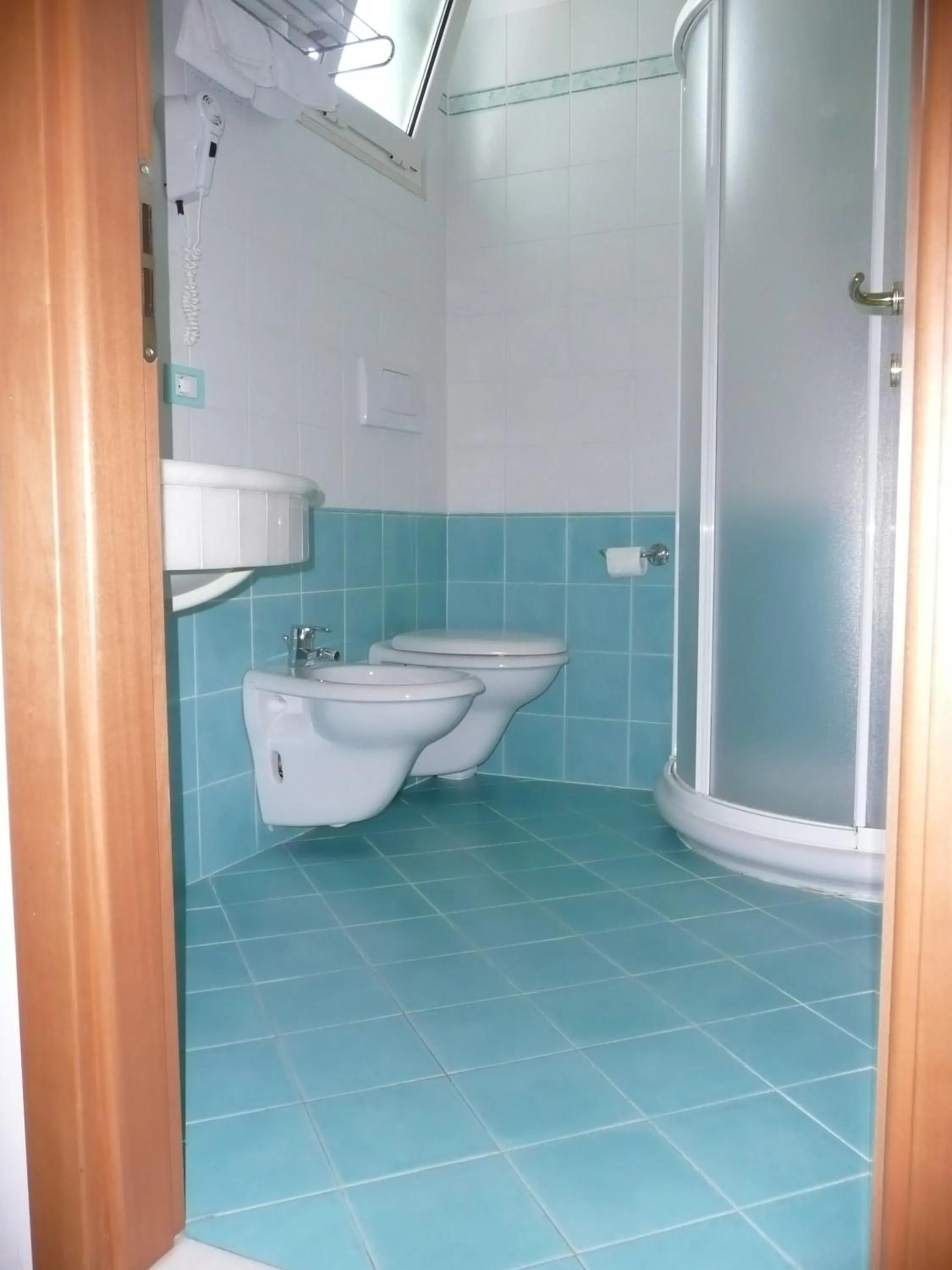 Shower in Hotel Poker