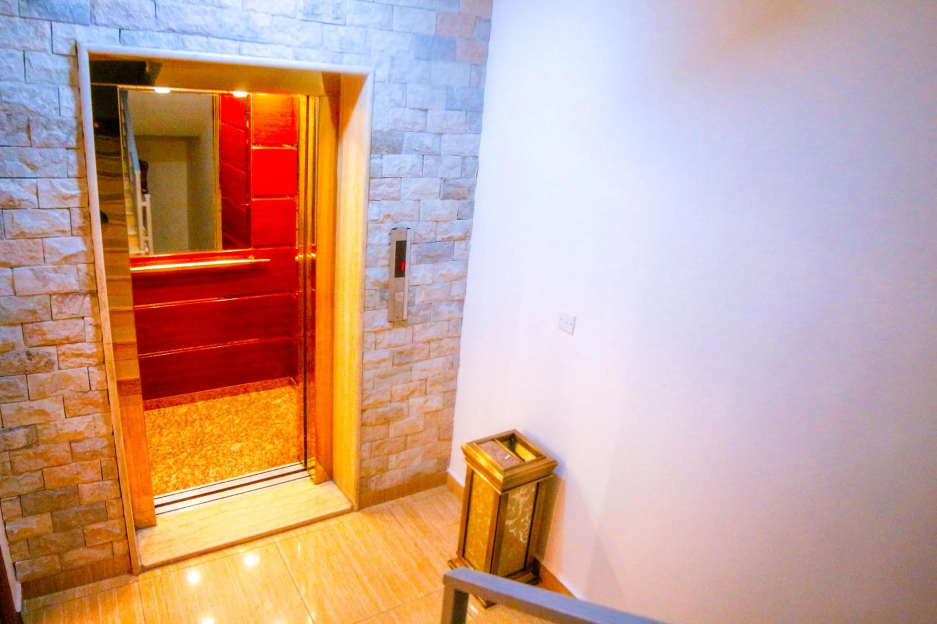elevator in ِAfnan hotel