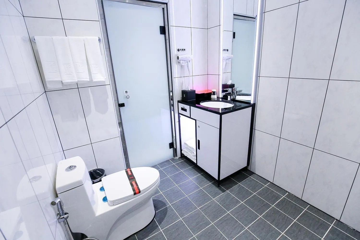 Toilet in IF漫旅館 IF Motel