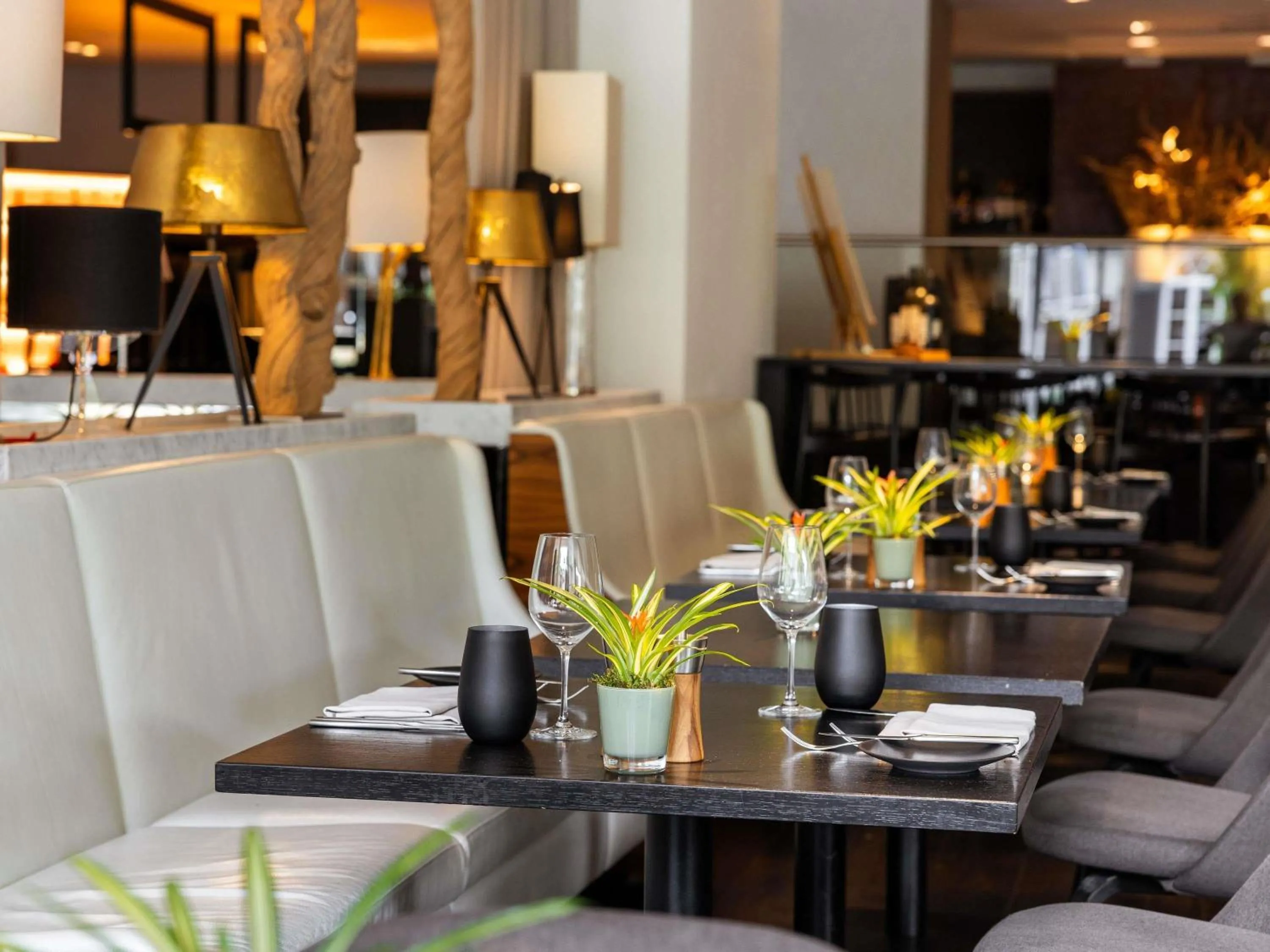 Restaurant/places to eat in Pullman Eindhoven Cocagne