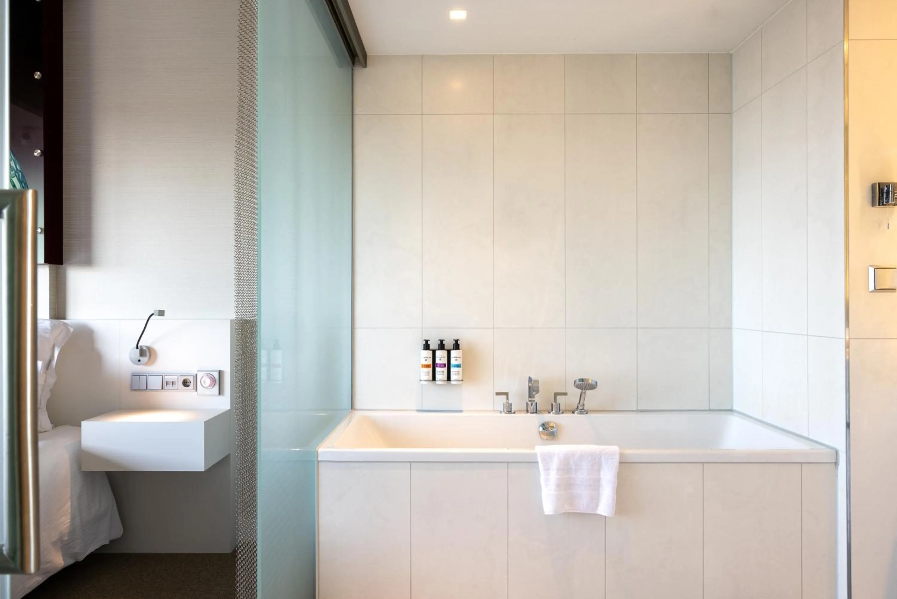 Bath in Pullman Eindhoven Cocagne