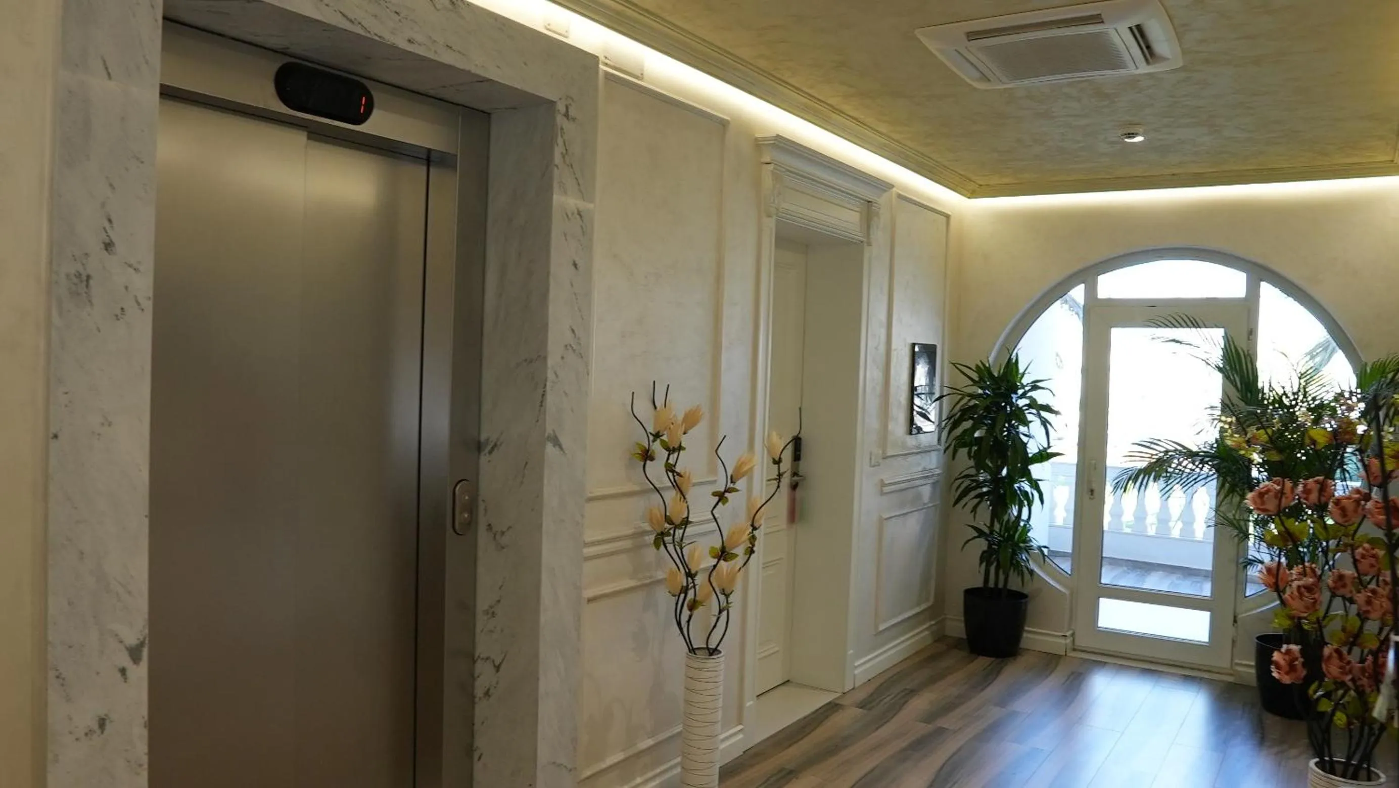 elevator in Hotel Eiffel