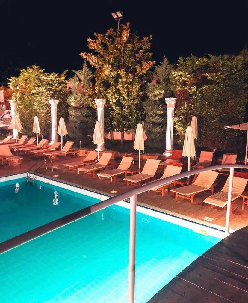 Night in Hotel Eiffel