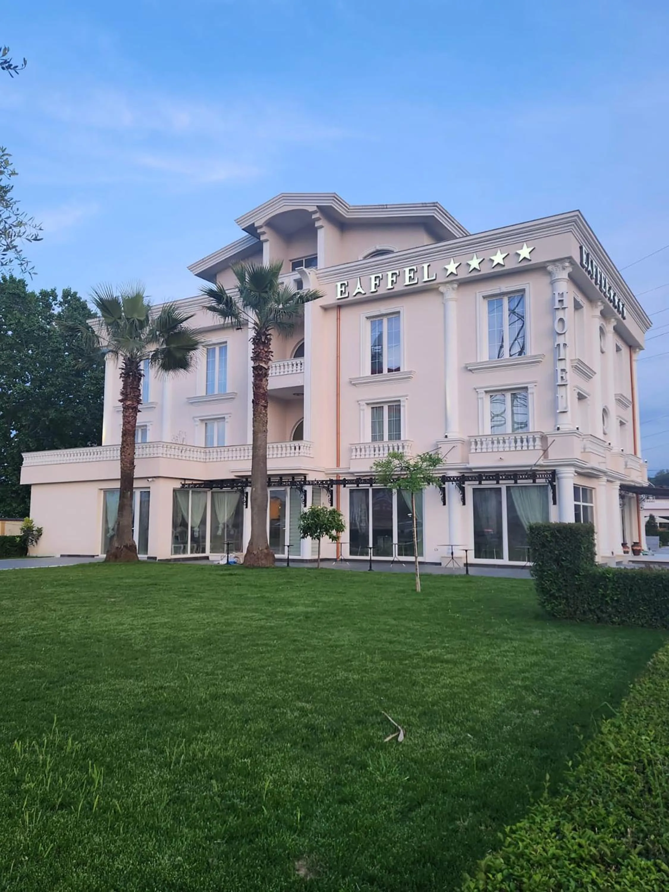 Property building in Hotel Eiffel