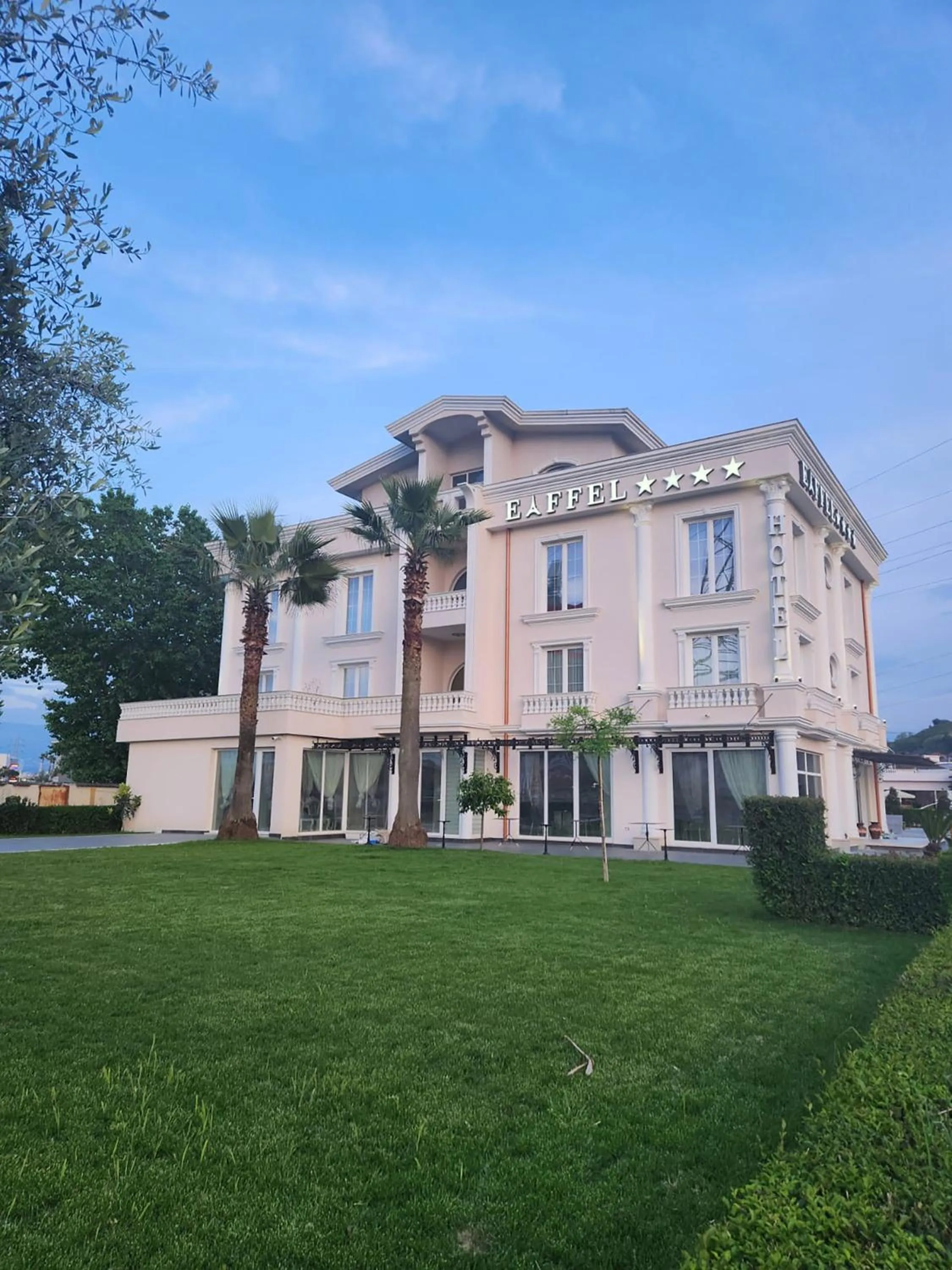 Property building in Hotel Eiffel