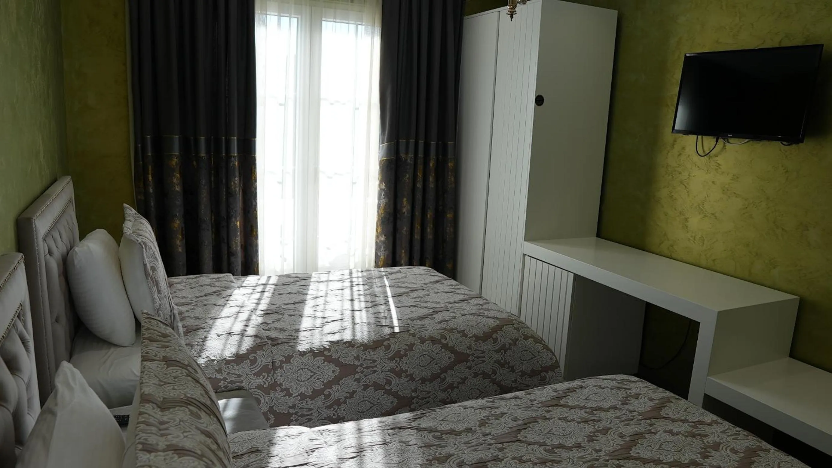 Photo of the whole room, Bed in Hotel Eiffel