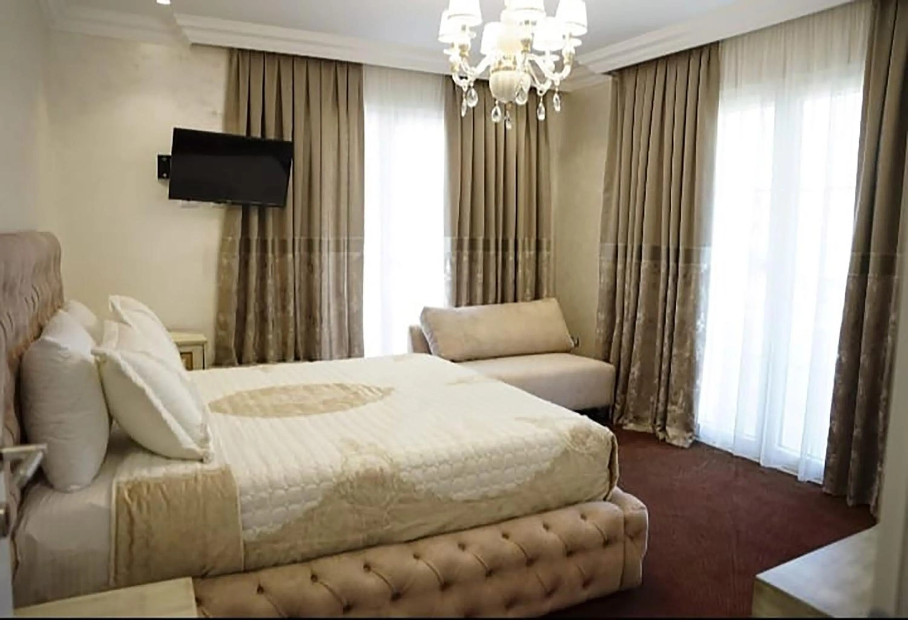 Photo of the whole room, Bed in Hotel Eiffel