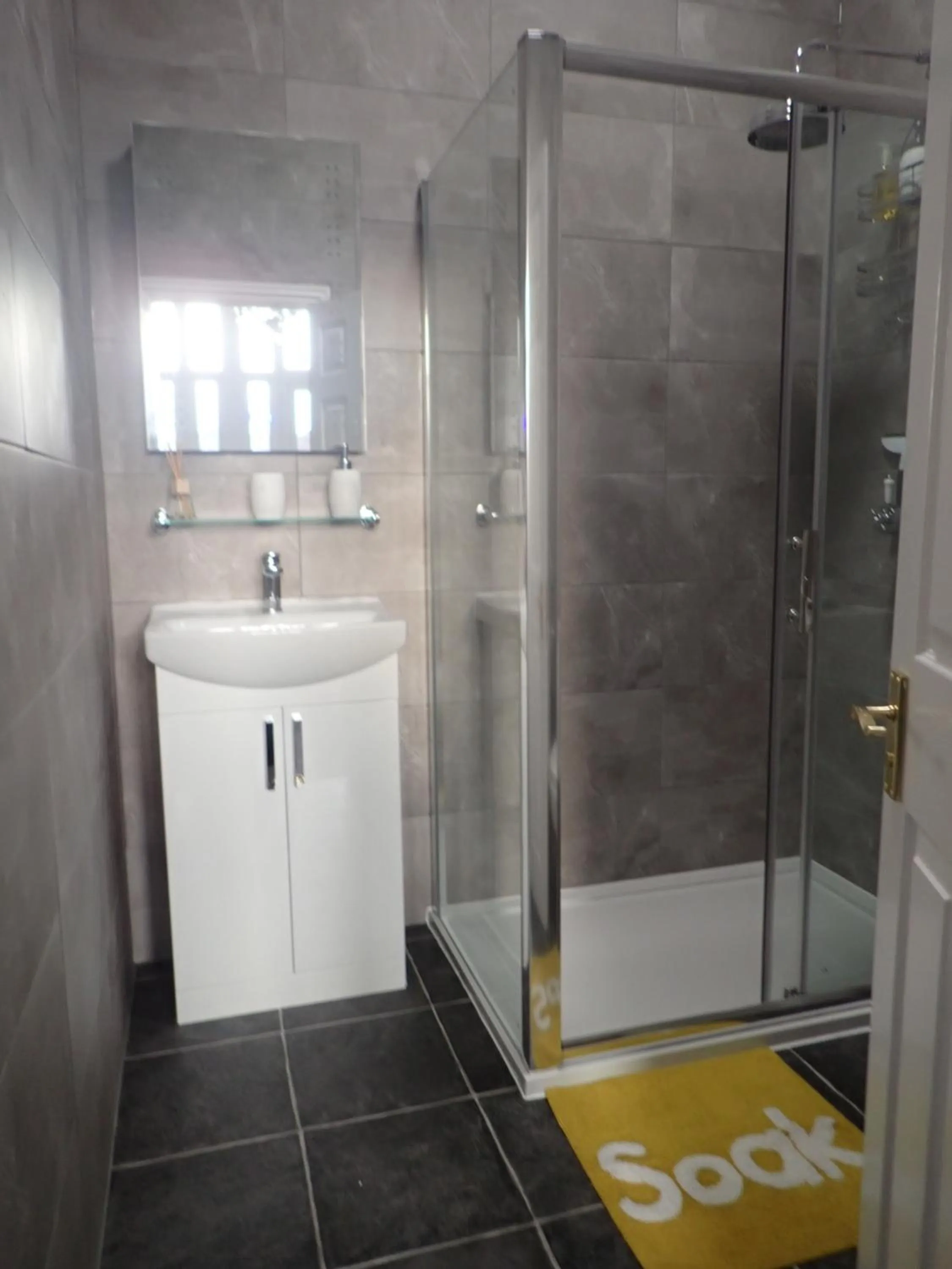 Bathroom in Acorn Lodge