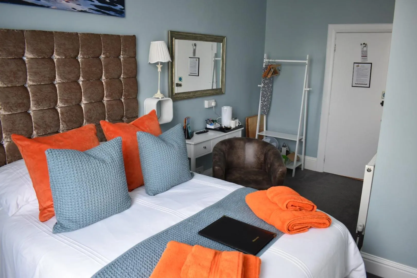 Bedroom, Bed in Acorn Lodge