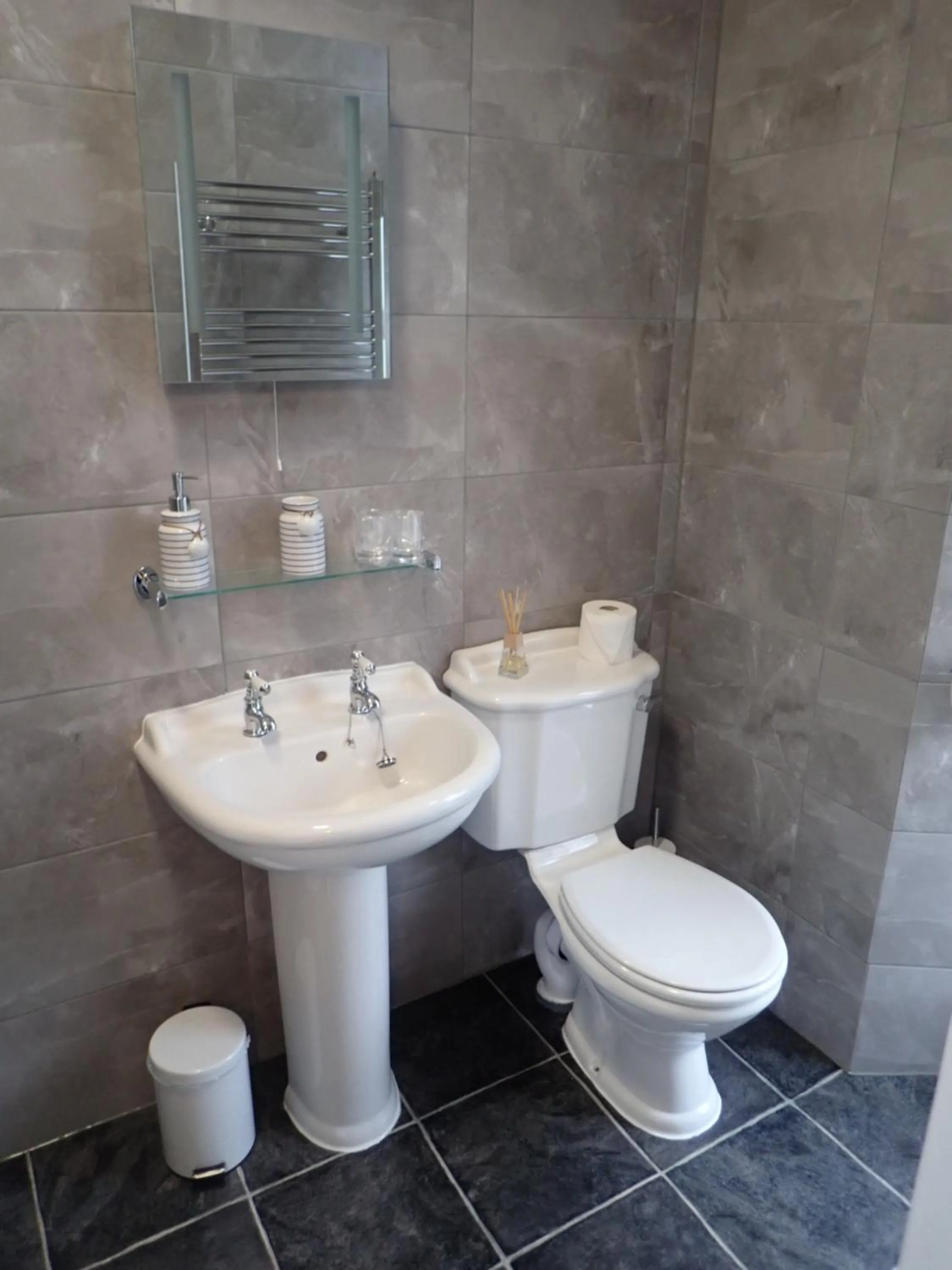 Bathroom in Acorn Lodge
