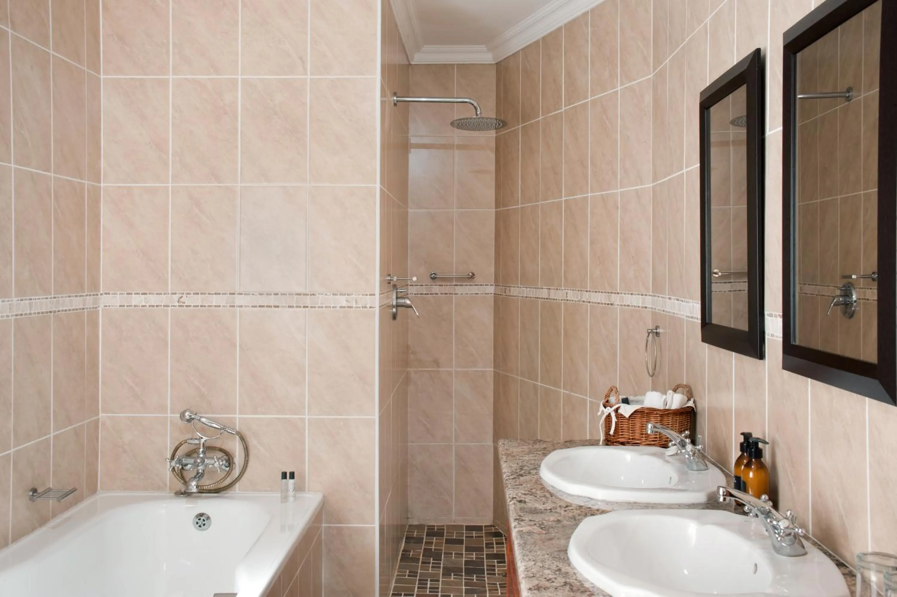 Bathroom in Inkungu Lodge