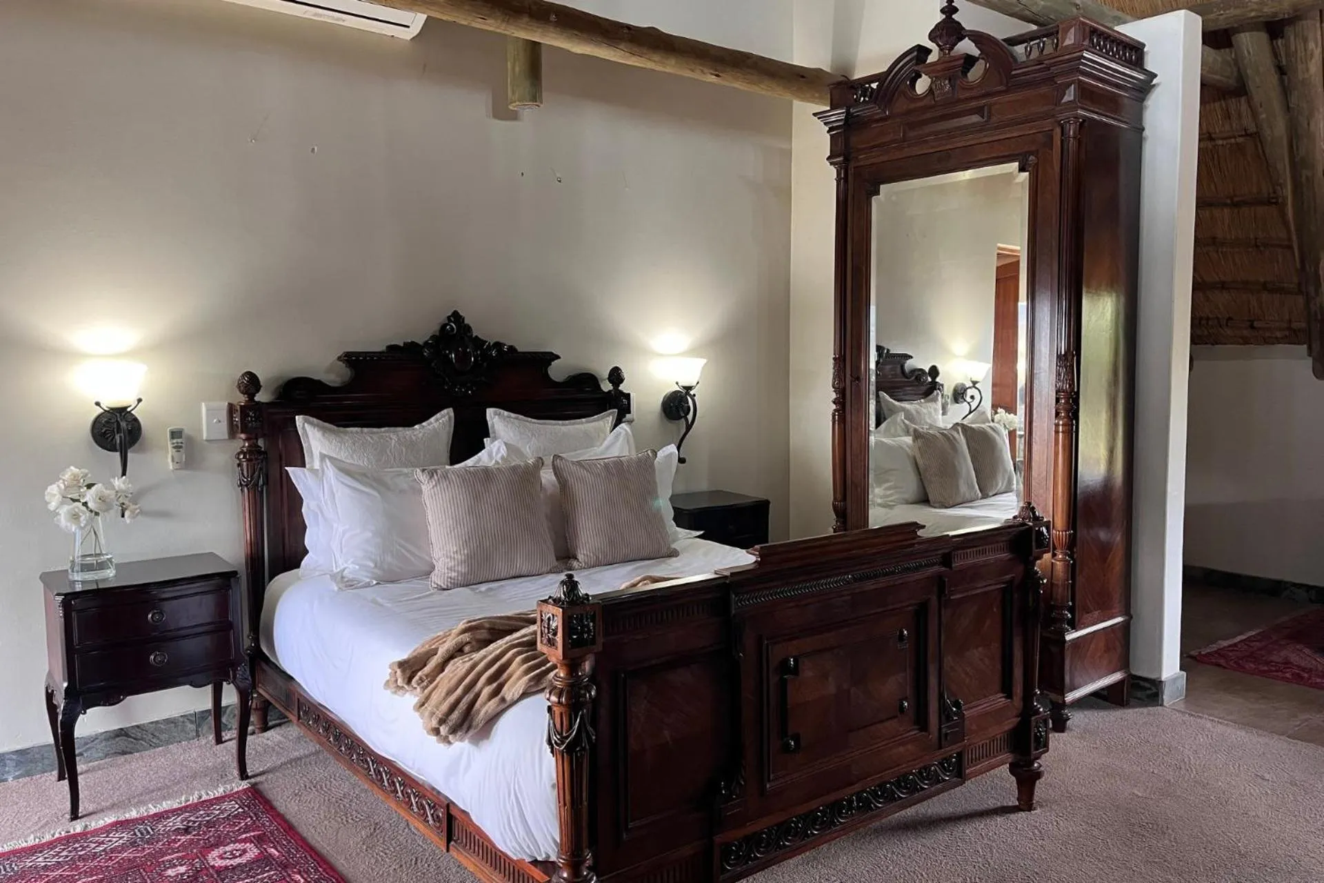 Photo of the whole room, Bed in Inkungu Lodge