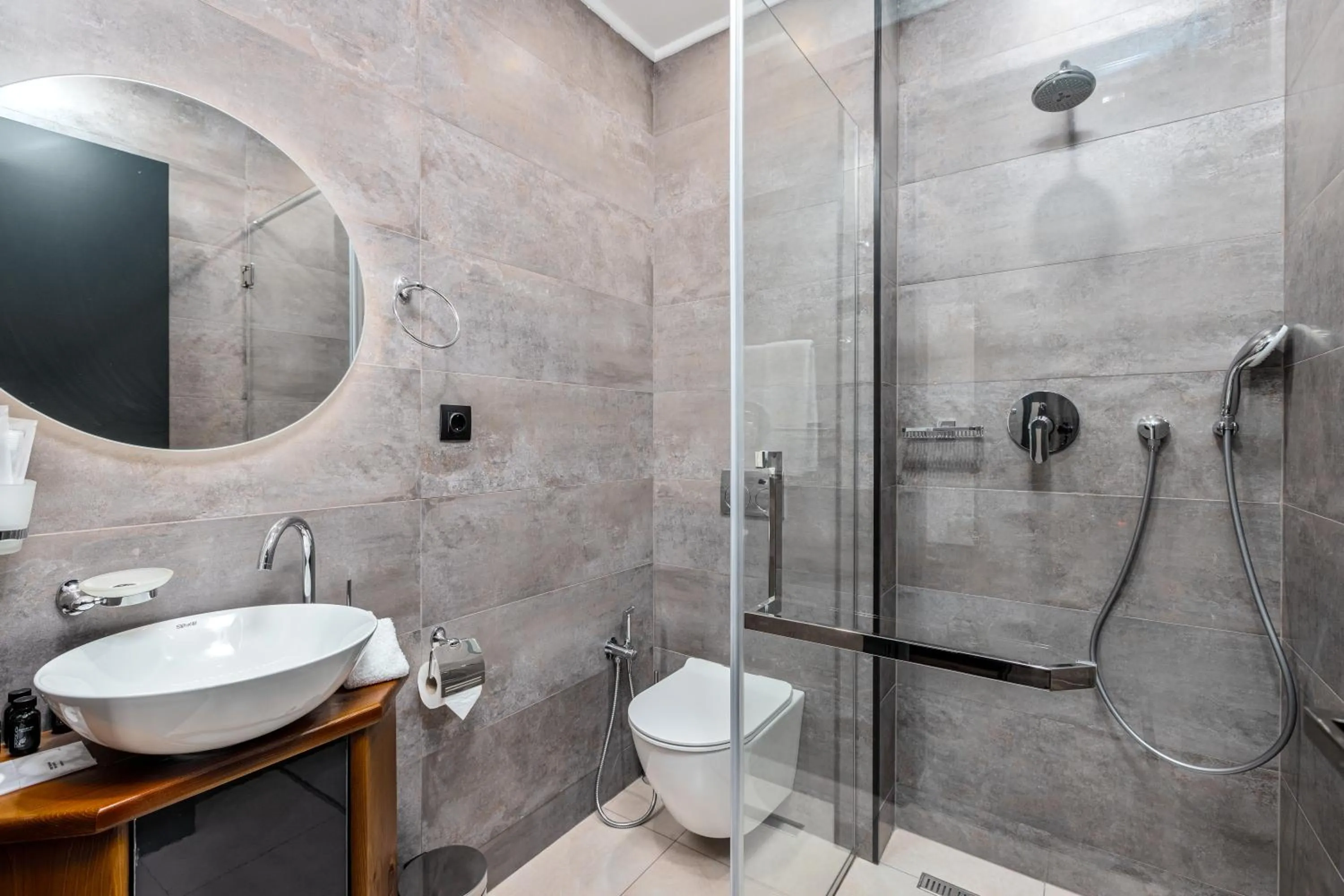 Shower in Hotel Qvevrebi