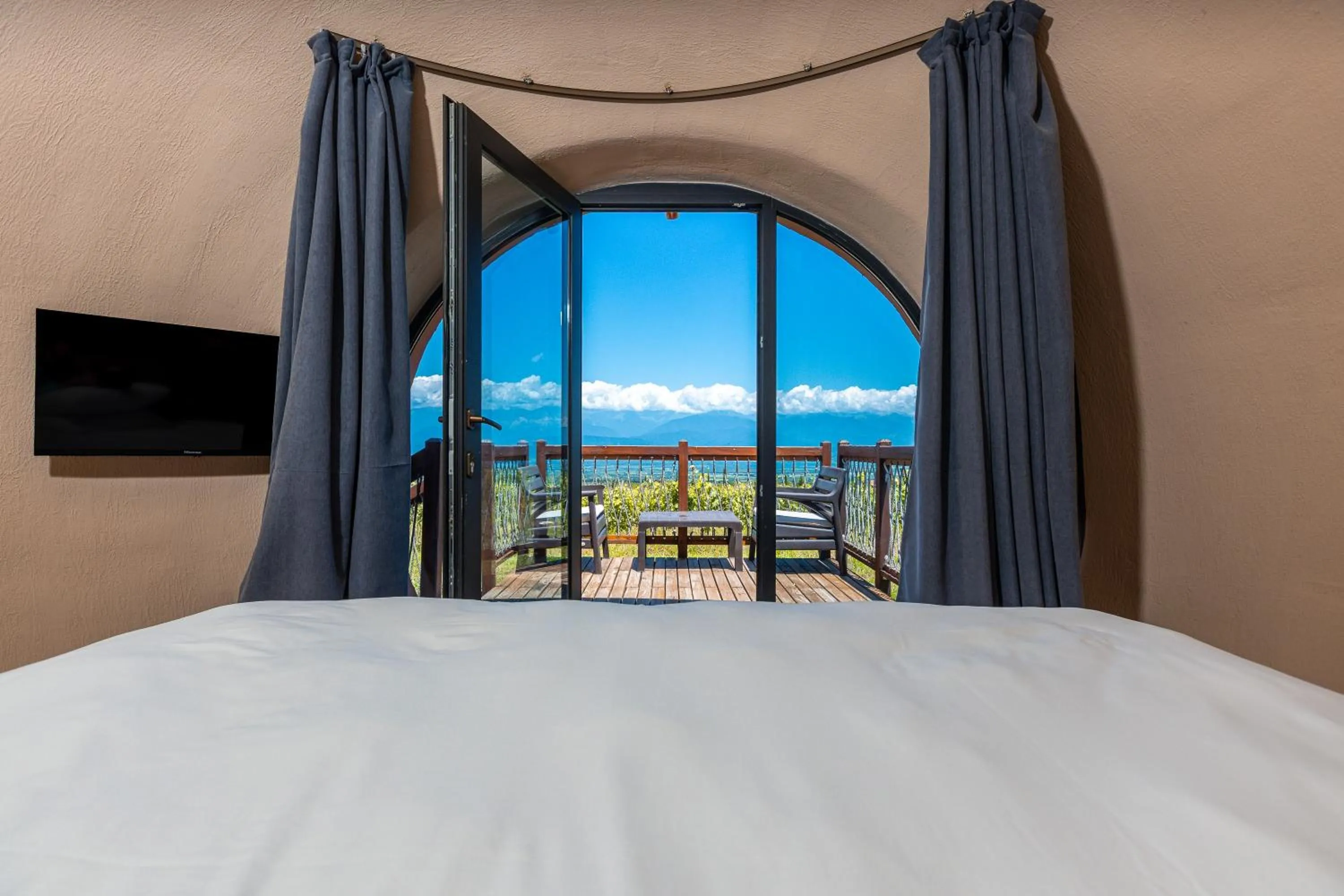 Patio, Bed in Hotel Qvevrebi