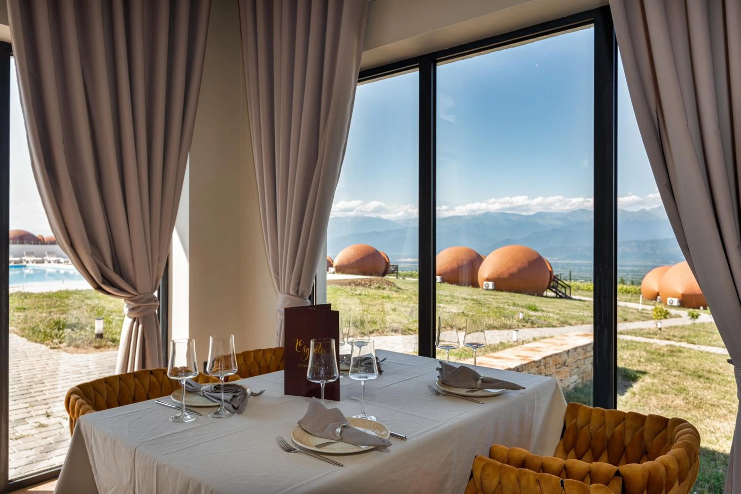 Restaurant/places to eat in Hotel Qvevrebi