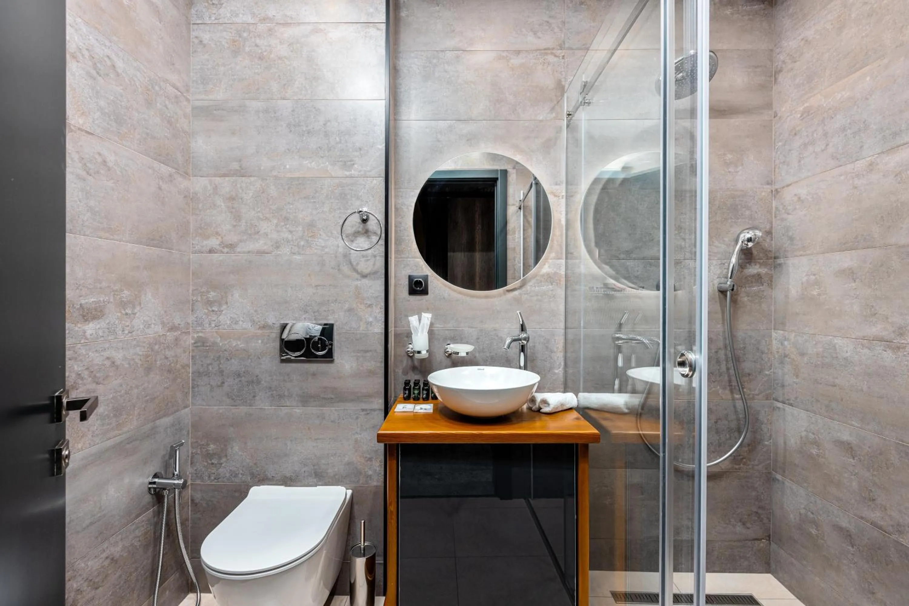 Shower in Hotel Qvevrebi