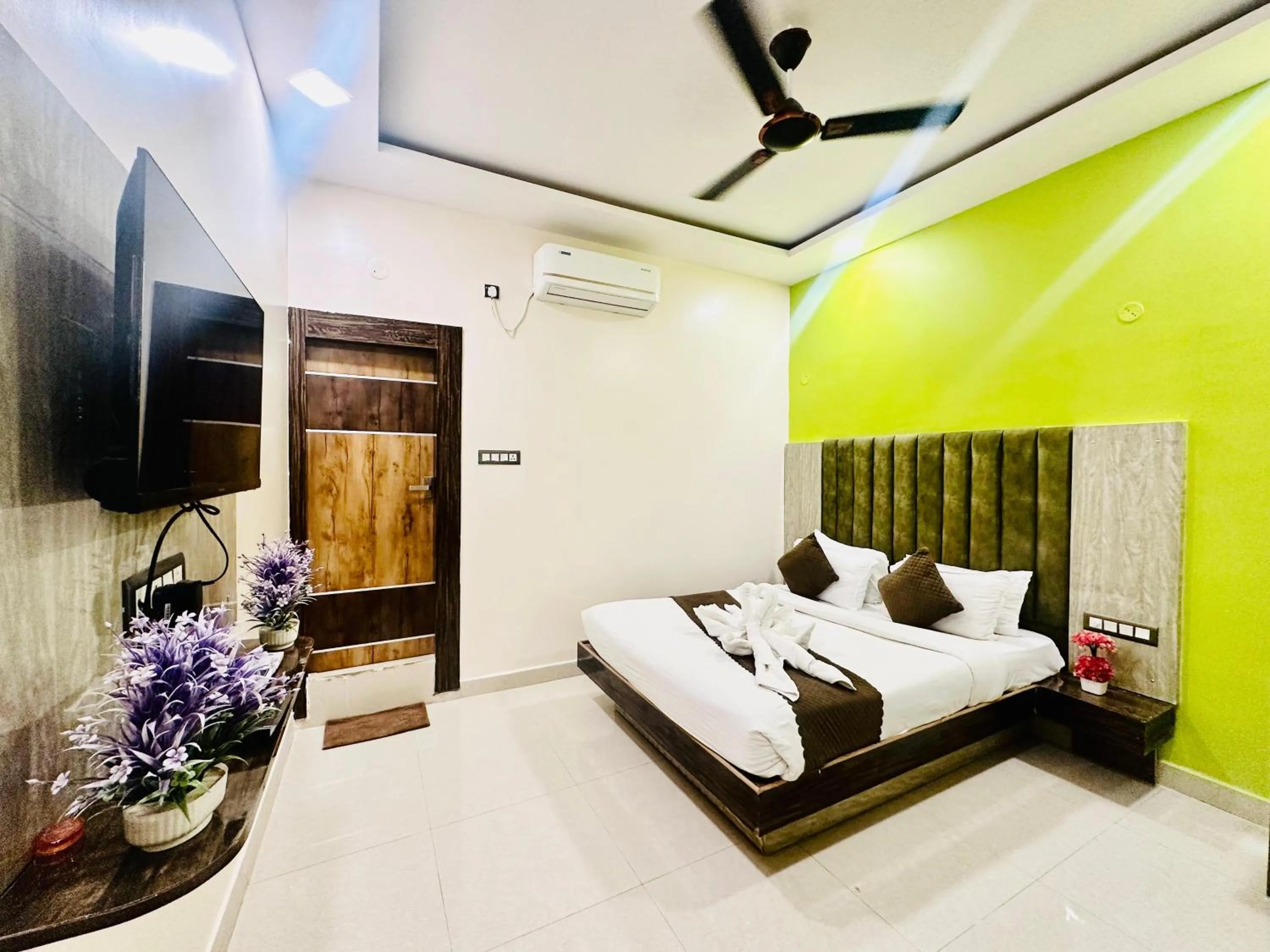 Property building, Bed in Hotel Sky International- Airport Zone Hyderabad